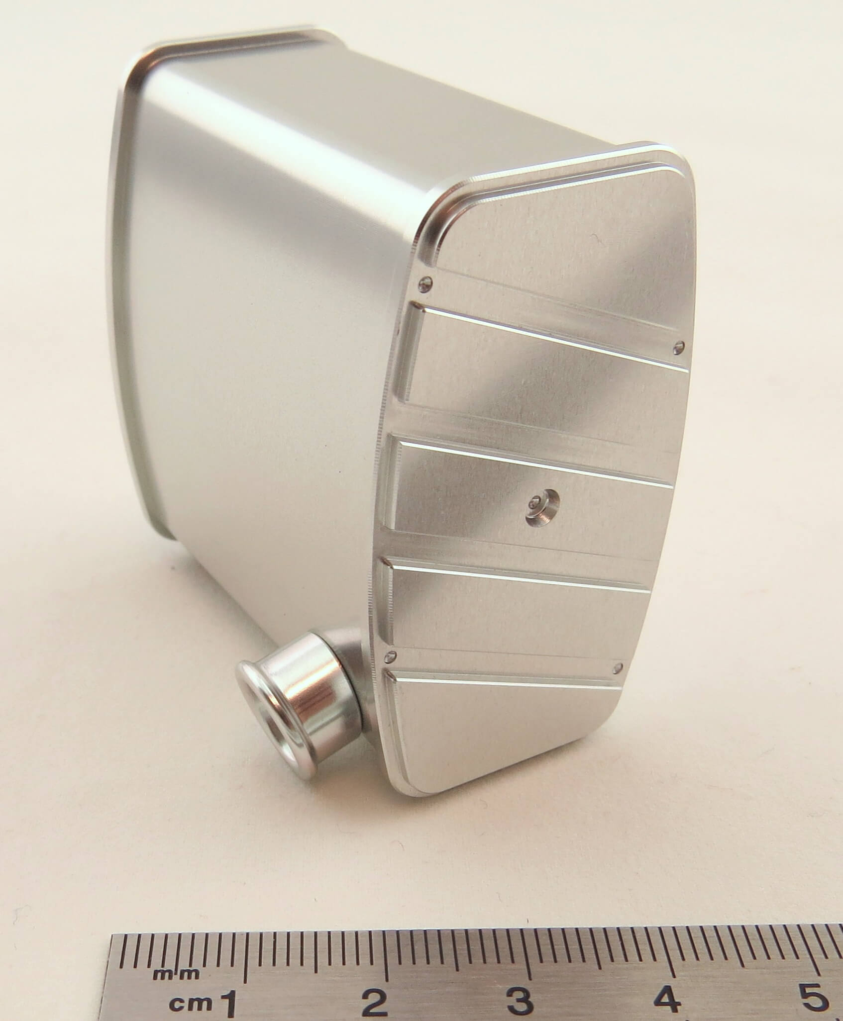 Euro-Auspuff, aus Alu, passend zu Tamiya-Fahrwerken