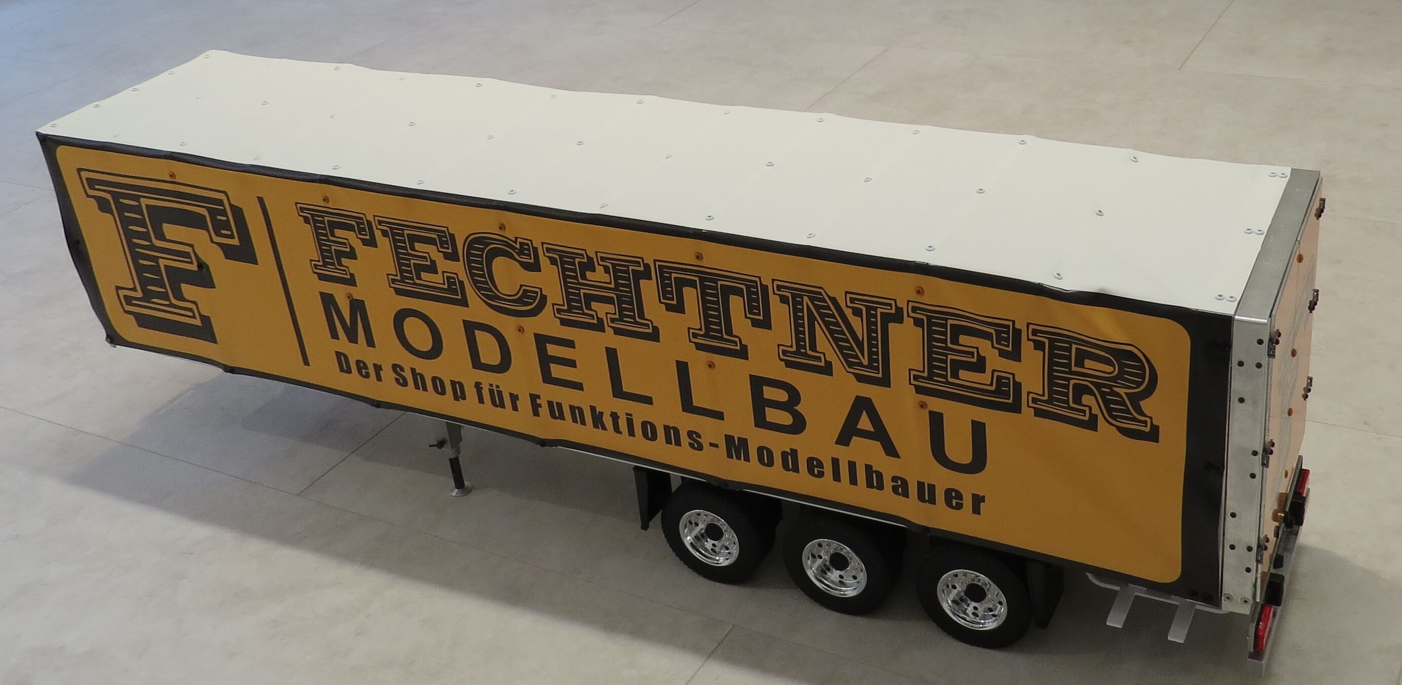 Vollverdeck Schiebeplanenaufbau mit Schiebebügelsystem