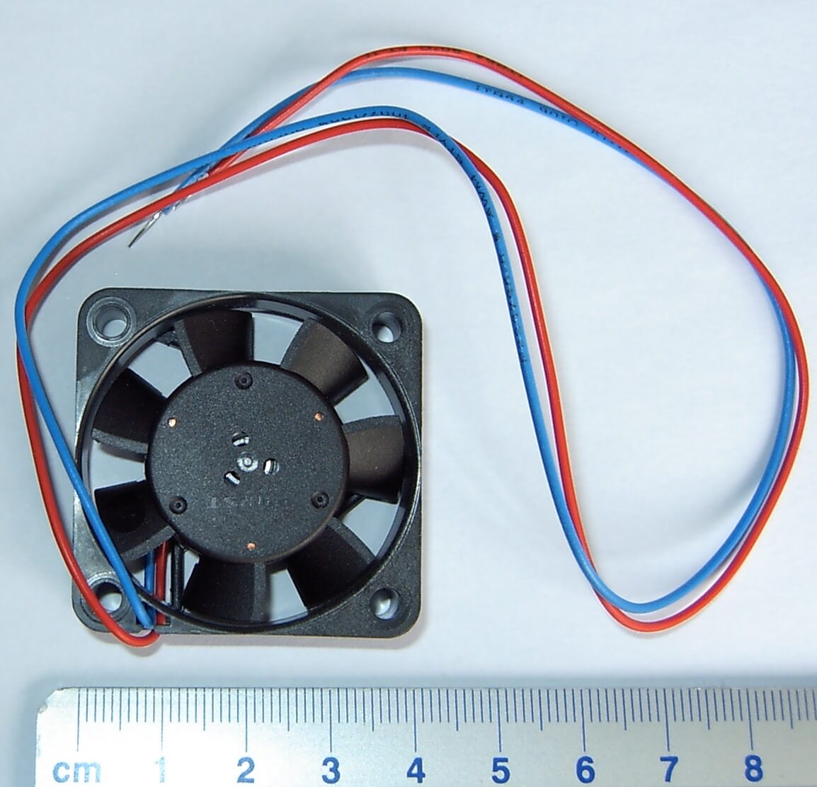 1x Mini-Lüfter 40x40mm Lochabstand 32mm. 10mm dick