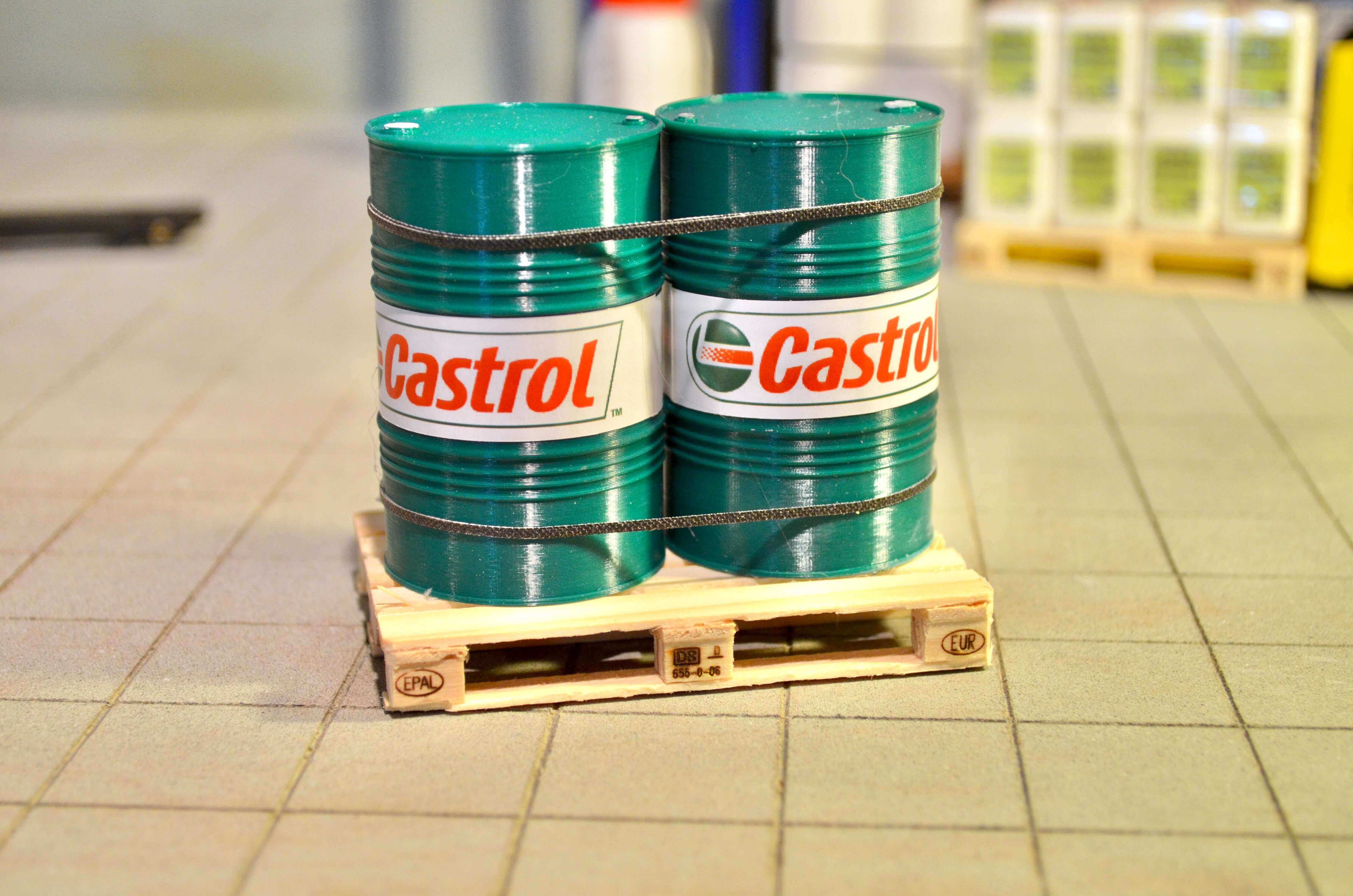 Palette mit 2x Ölfass CASTROL 200l                          