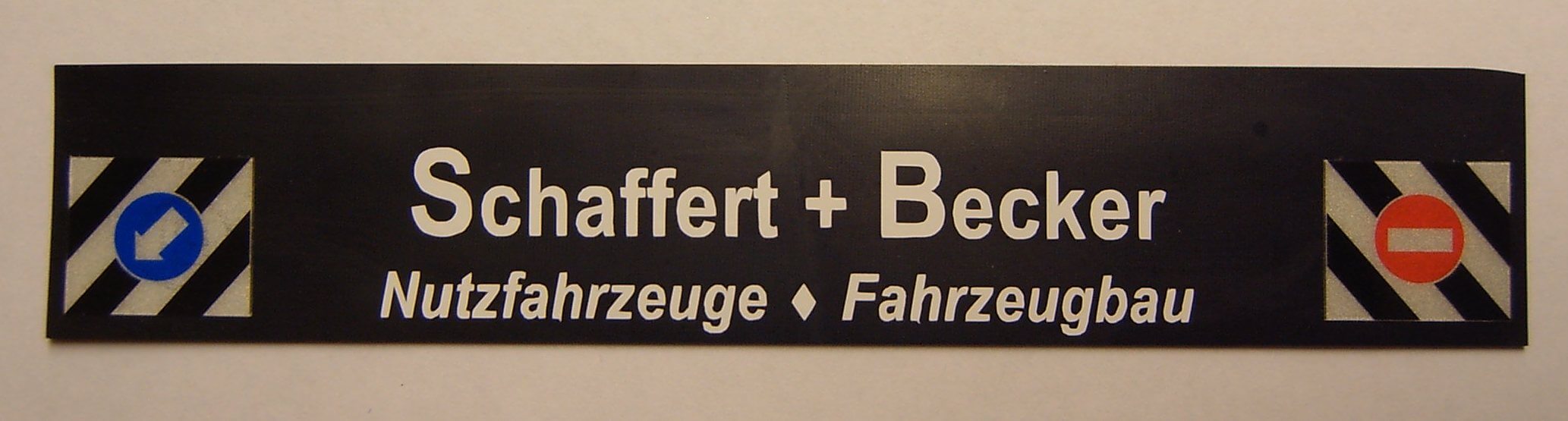 1 Schmutzfänger Nr.25 ca. 160x30x1mm mit geplottetem        