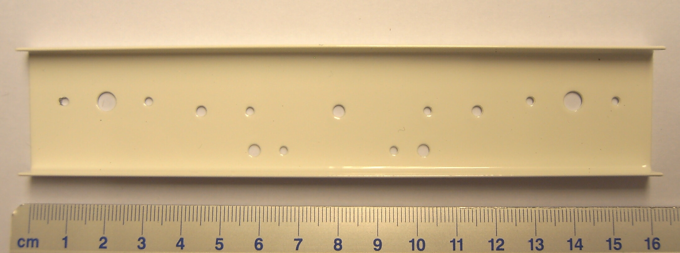 Stoßstange 160mm für 7-Kammer-Rückleuch- ten. WDC-Größe