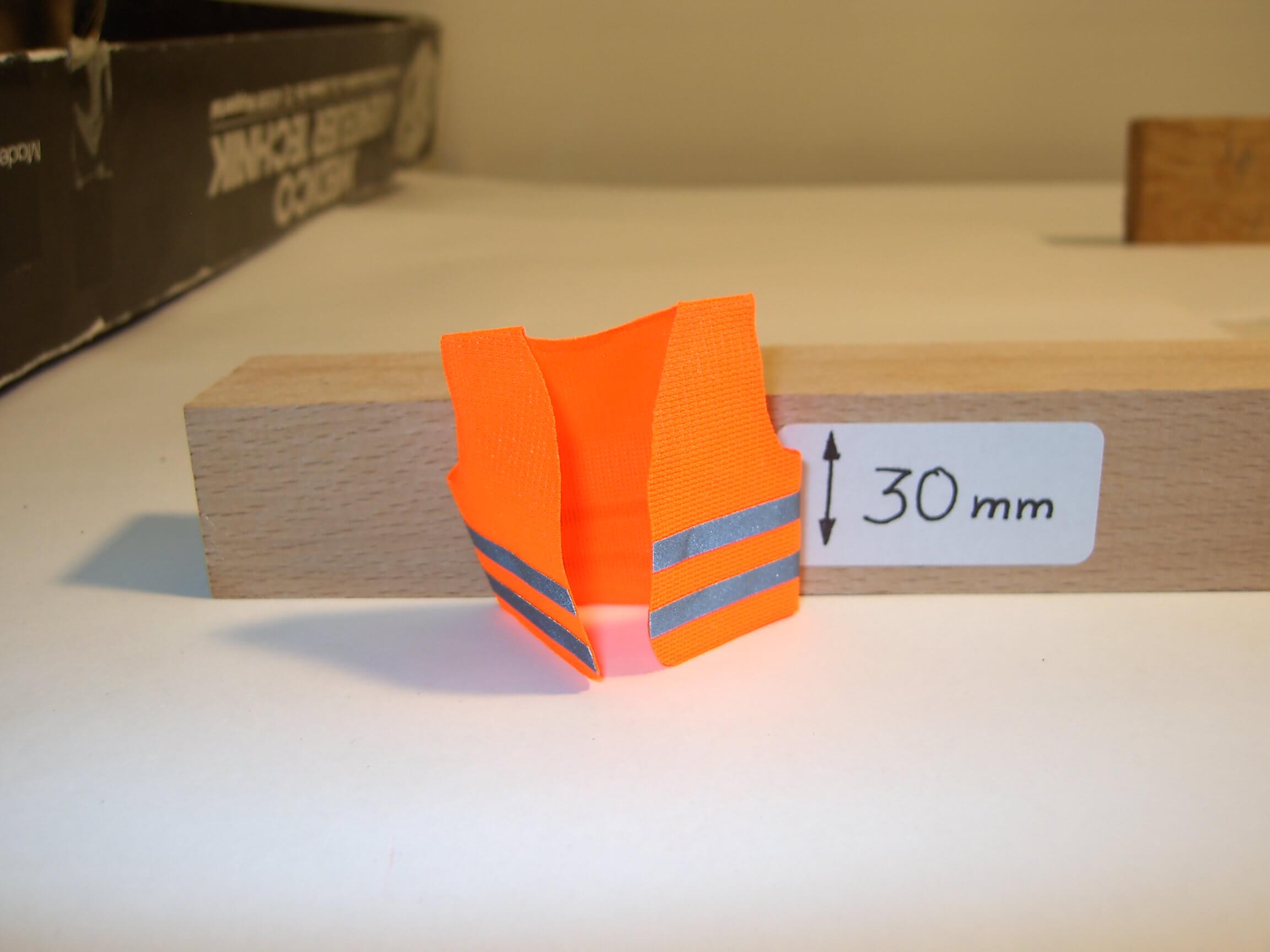 Warnweste,ora.,mit Reflexstreifen 1:13,6 (Tamiya-Maßstab)   