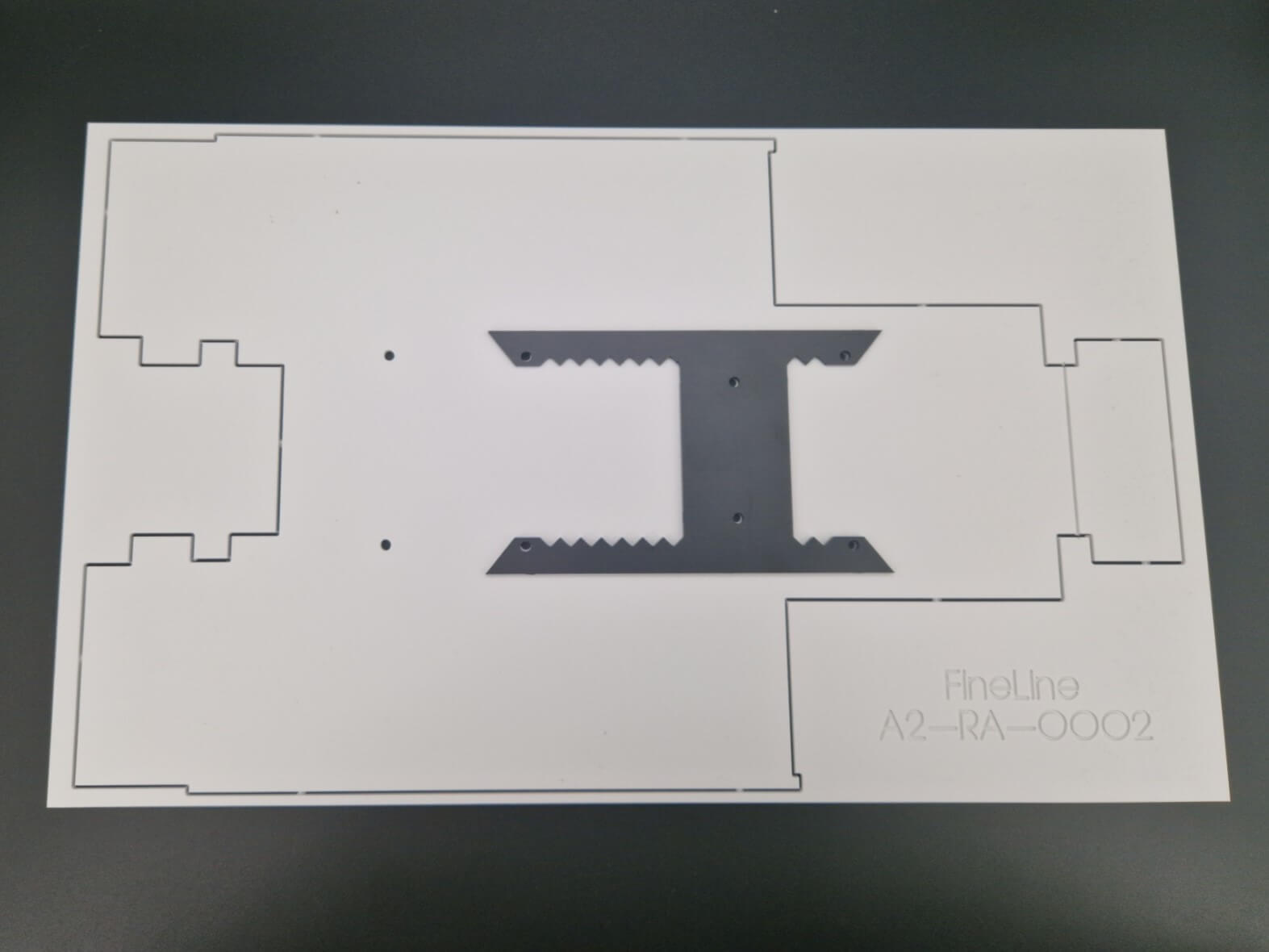 FineLine Rahmenabdeckung Actros 2 Achser (Getriebe)         