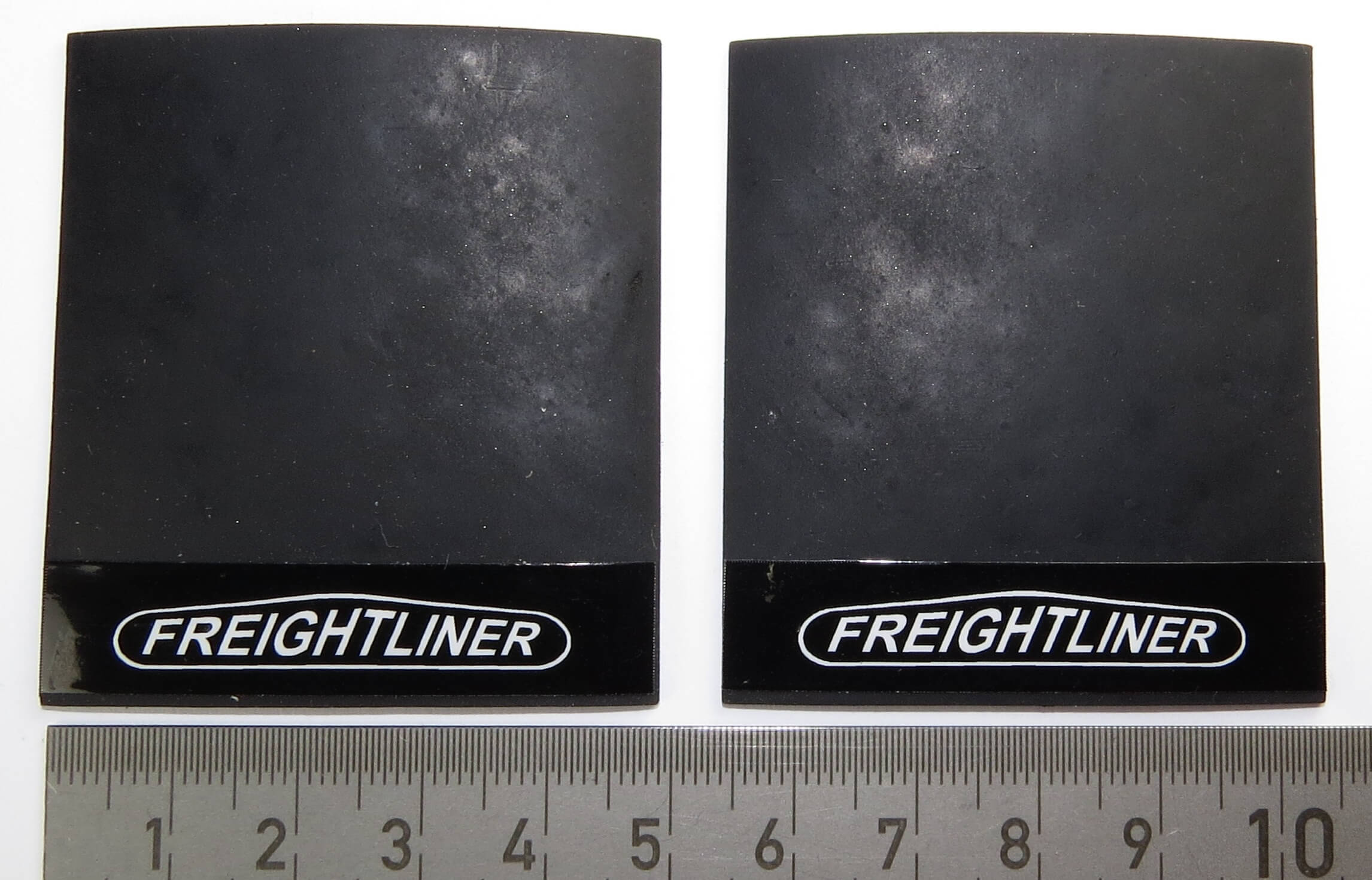 1 Paar Schmutzlappen maximal 55 x 50mm   (H x B). Mit       