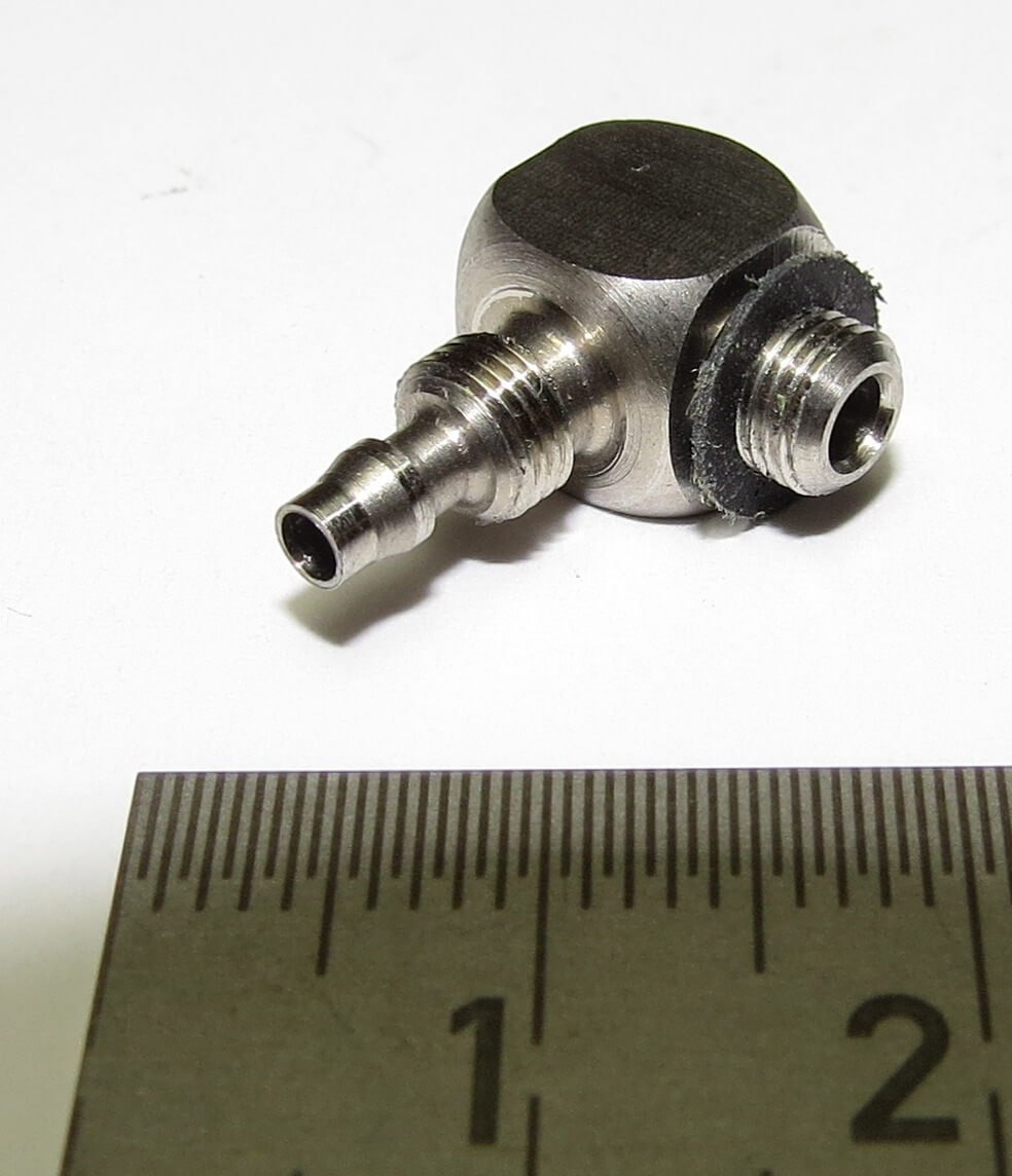 1 Hydraulik-Anschlußnippel, 90° abgewinkelt. Für 4/2,5mm