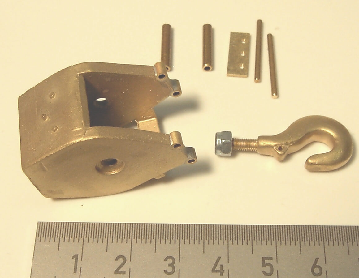 1x Kranflasche aus massivem Messing. Incl. Kranhaken,