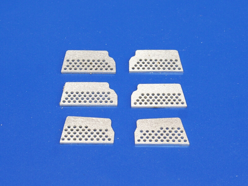 6 Auftritte für MAN TGA-A von Bruder. Gebohrte Blechteile