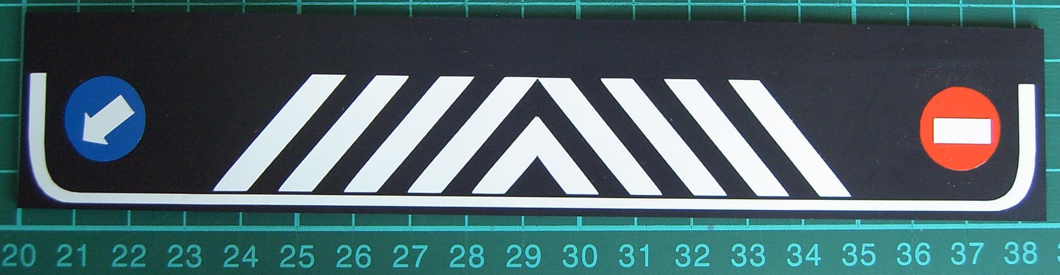 1 Schmutzfänger Nr.8 ca. 185x35x1mm mit  geplottetem Text   