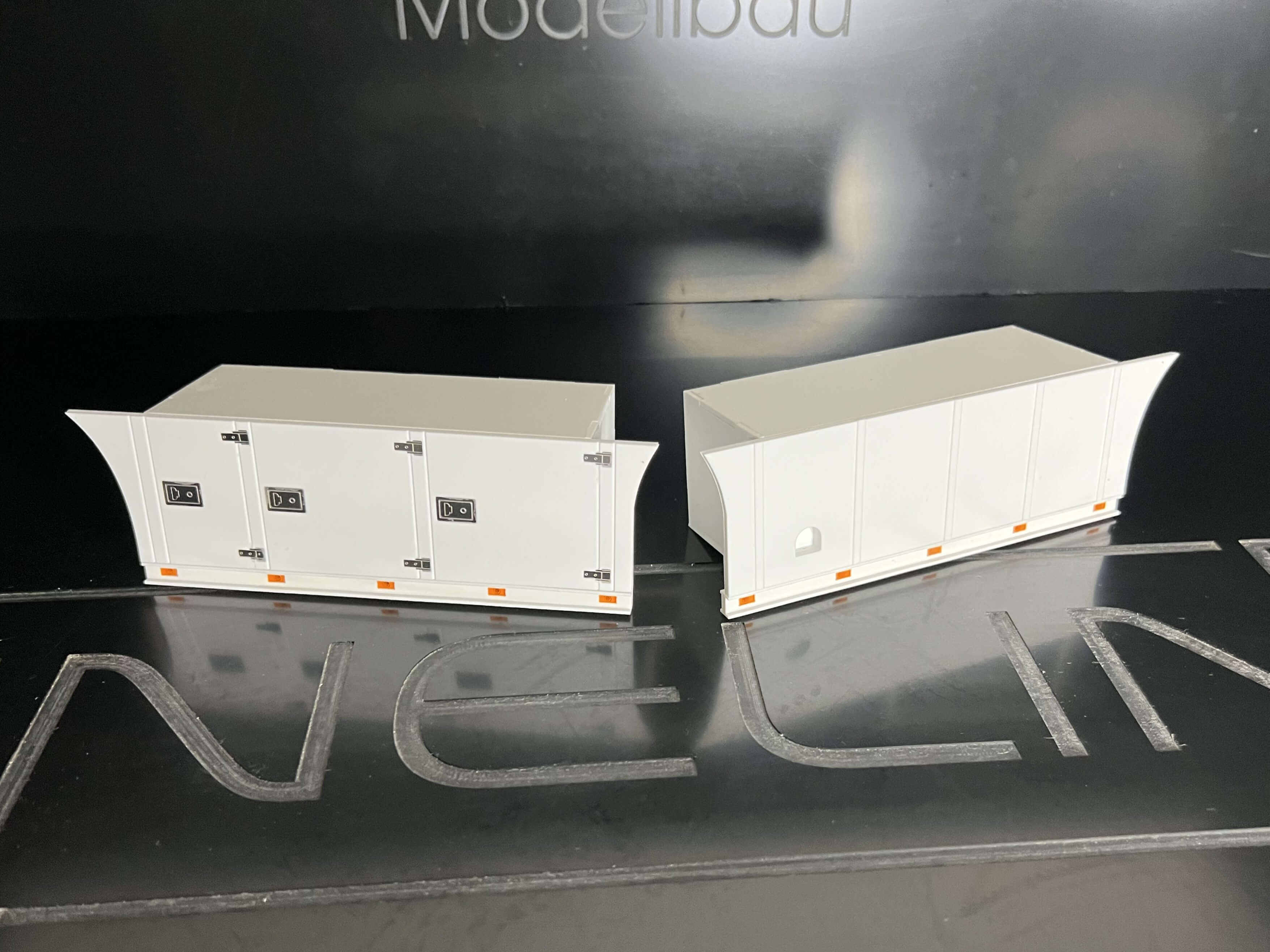 FineLine Staukiste m. Sidebar Volvo FH16  2-Achs Zugmaschine