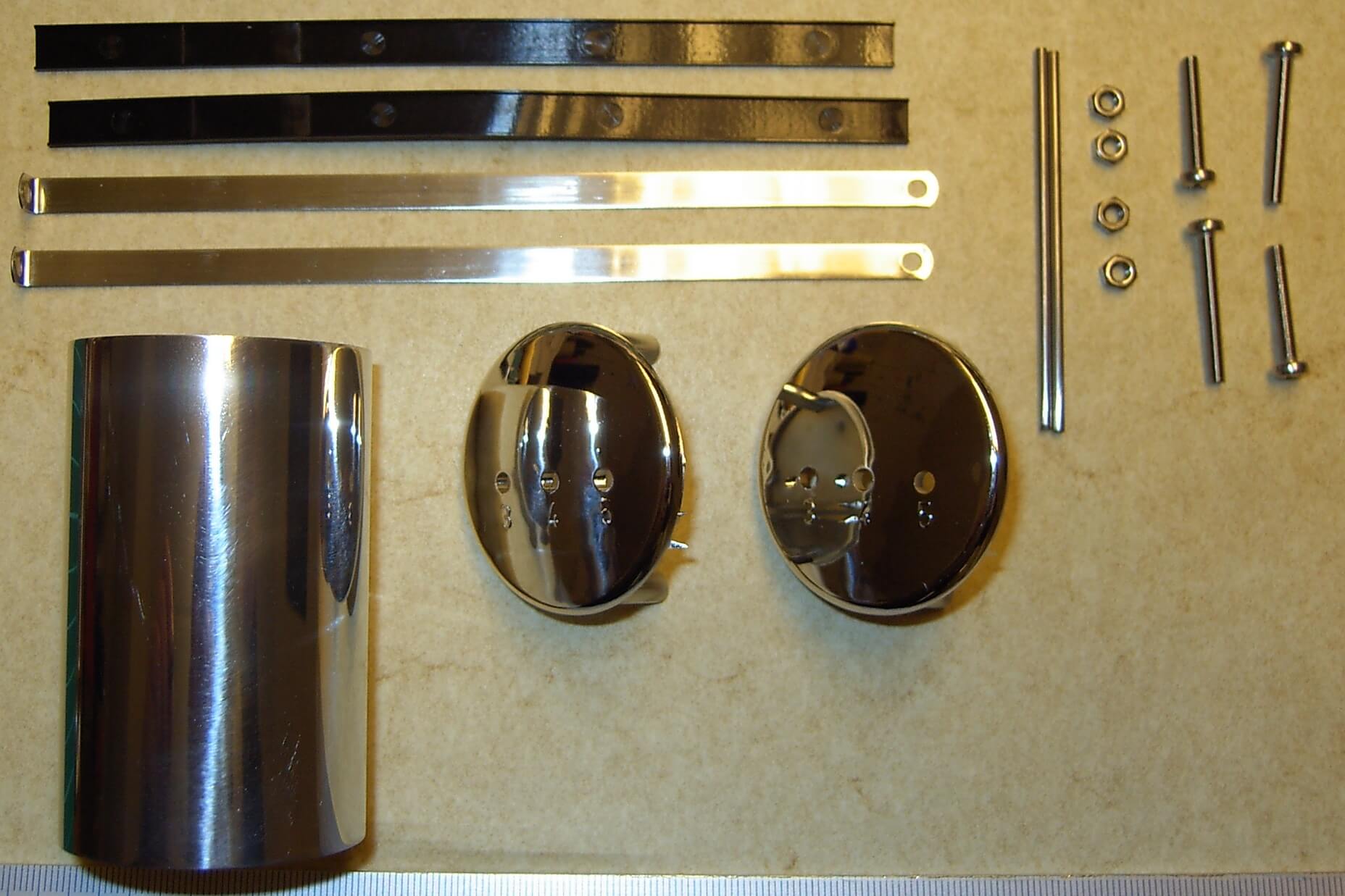 Tank rund, poliert, 83 mm lang (489). Komplett mit          