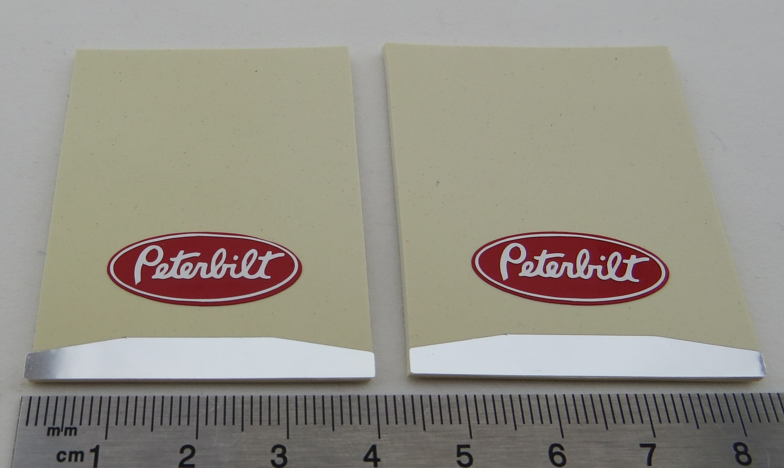 Paar Schmutzlappen 50x40mm, weiss mit mehrfarbigem Dekor