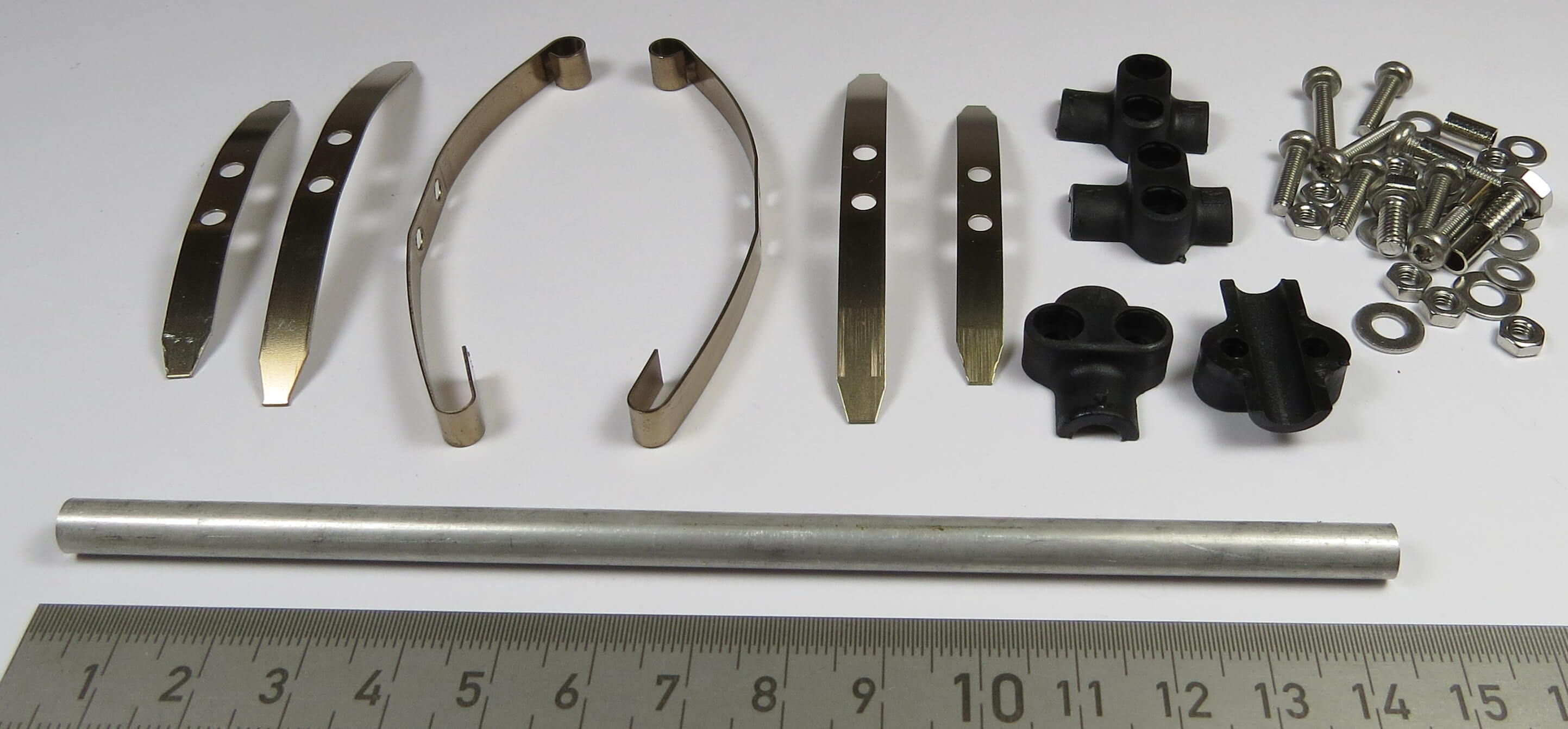 1 Achse mit Federsatz und Zubehör. Zur Erweiterung einer    