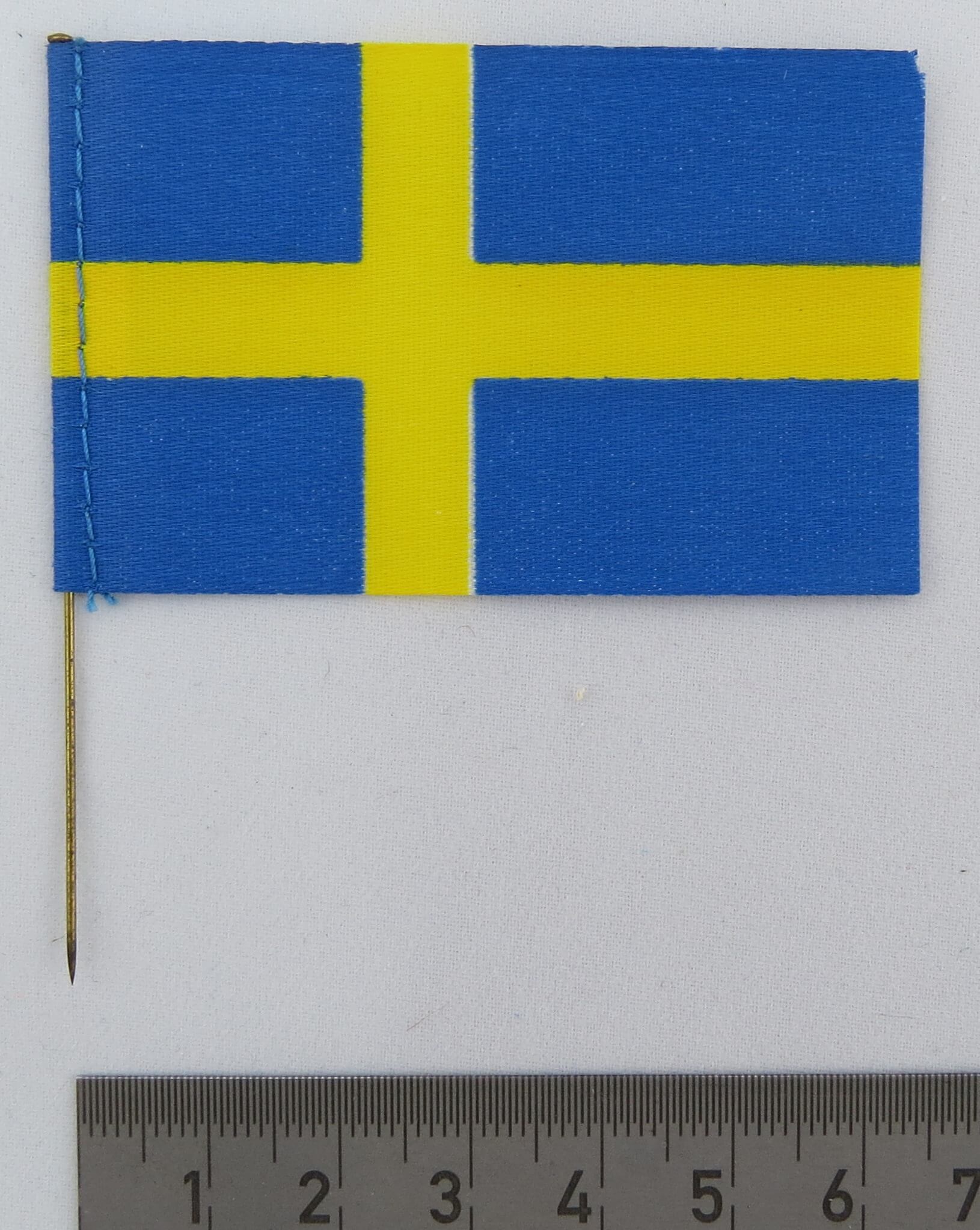 1x Landesflagge SCHWEDEN, aus Stoff, mit Flaggenstock