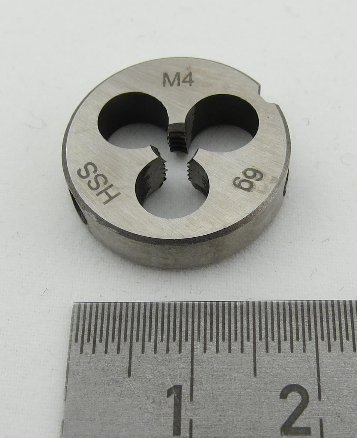 1x Schneideisen DIN 223B HSS M4. 20mm Außendurchmesser.
