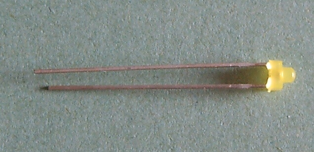 1x LED gelb 1,8mm, gelb diffuses Gehäuse, bedrahtet