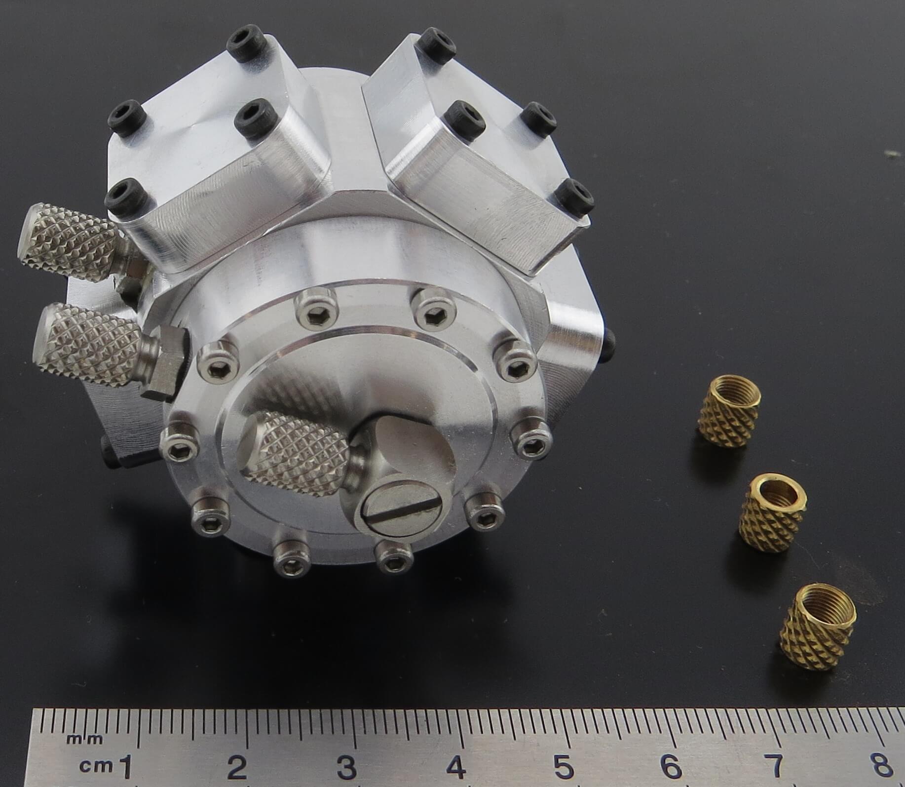 1x Hydraulik-Motor mit 8mm-Kolben. Arbeitsdruck 10-20 bar