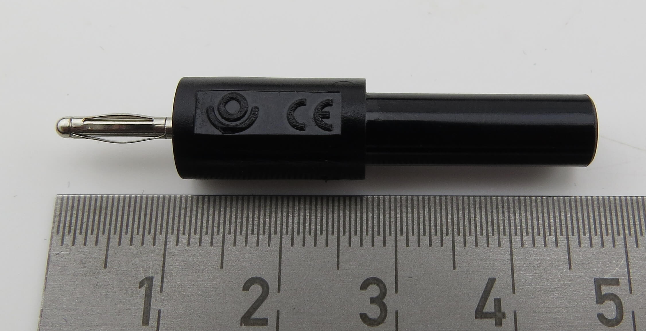 1 Übergangsstecker 2mm auf 4mm Buchse.