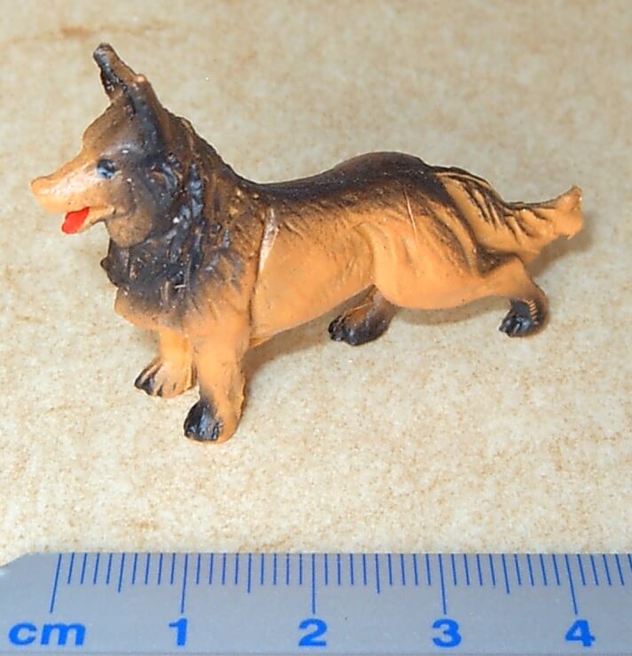 1x Schäferhund ca. 3,8cm hoch, stehend,  bemalt,            