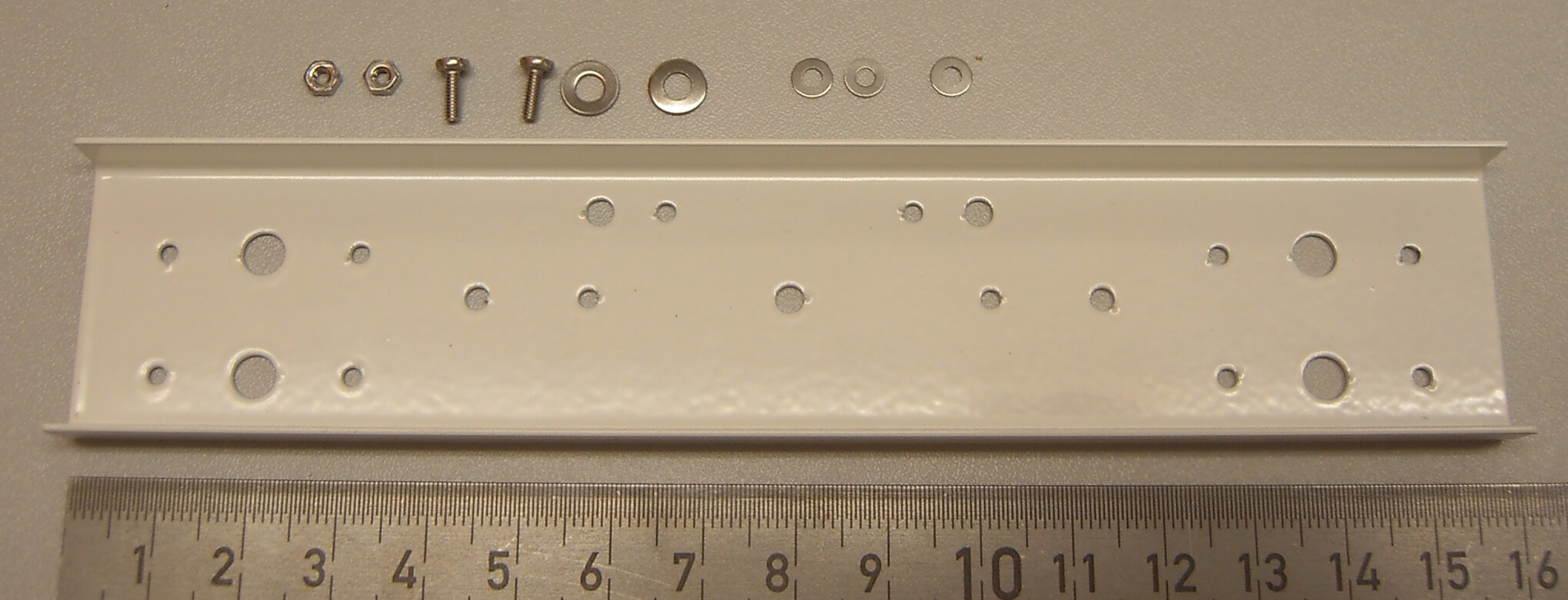 Stoßstange 160mm für 2 Satz 7-Kammer- Rückleuchten