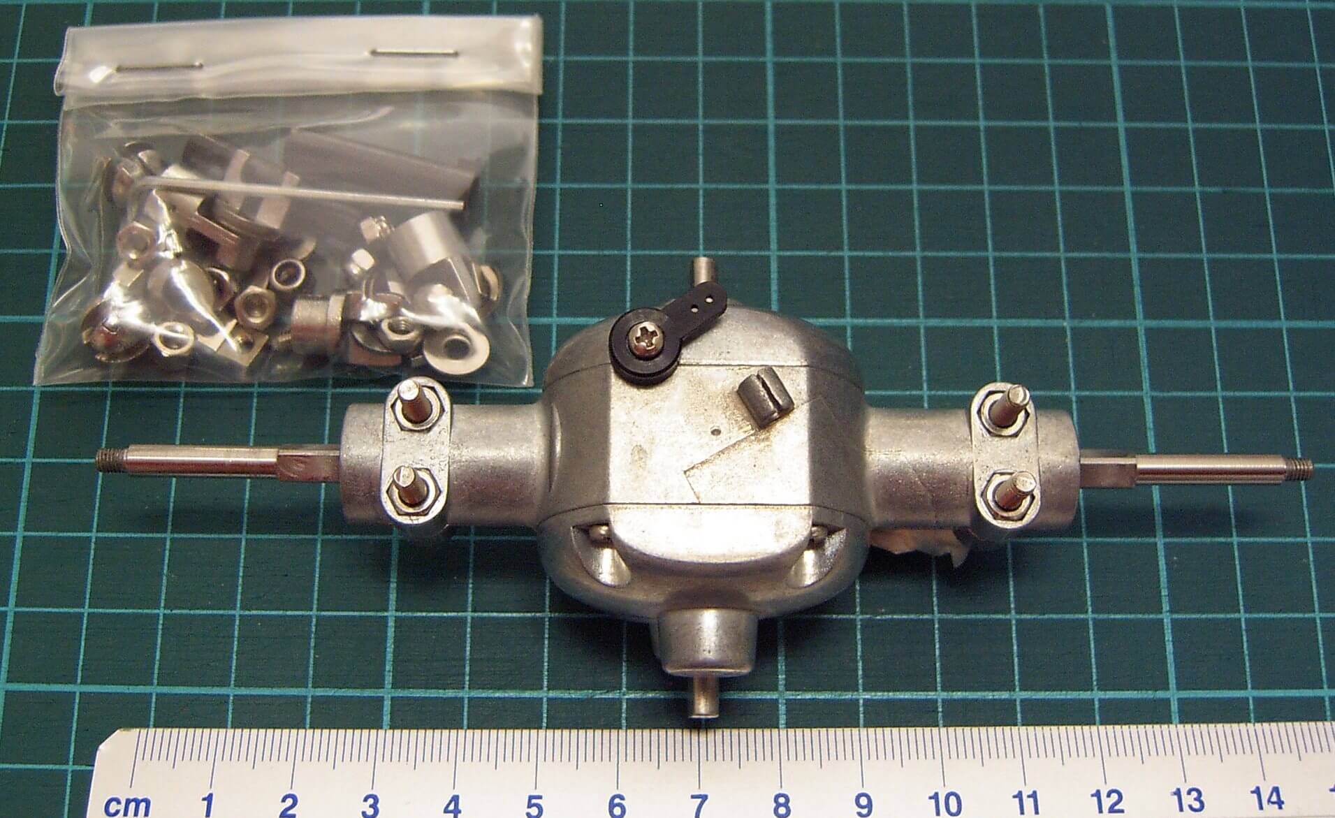 Hinterachse mit Durchtrieb und Sperr-  Differential, 3:1    
