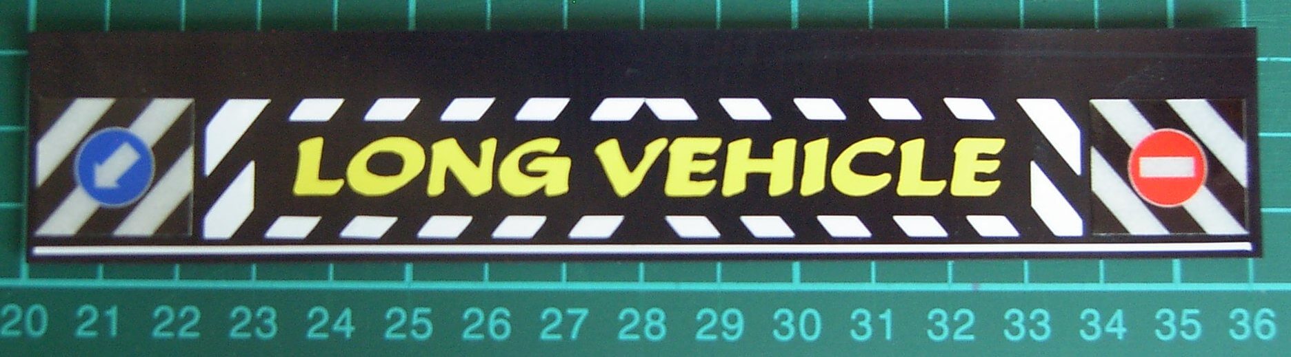 1 Schmutzfänger Nr.5 ca. 160x30x1mm mit  geplottetem Dekor  