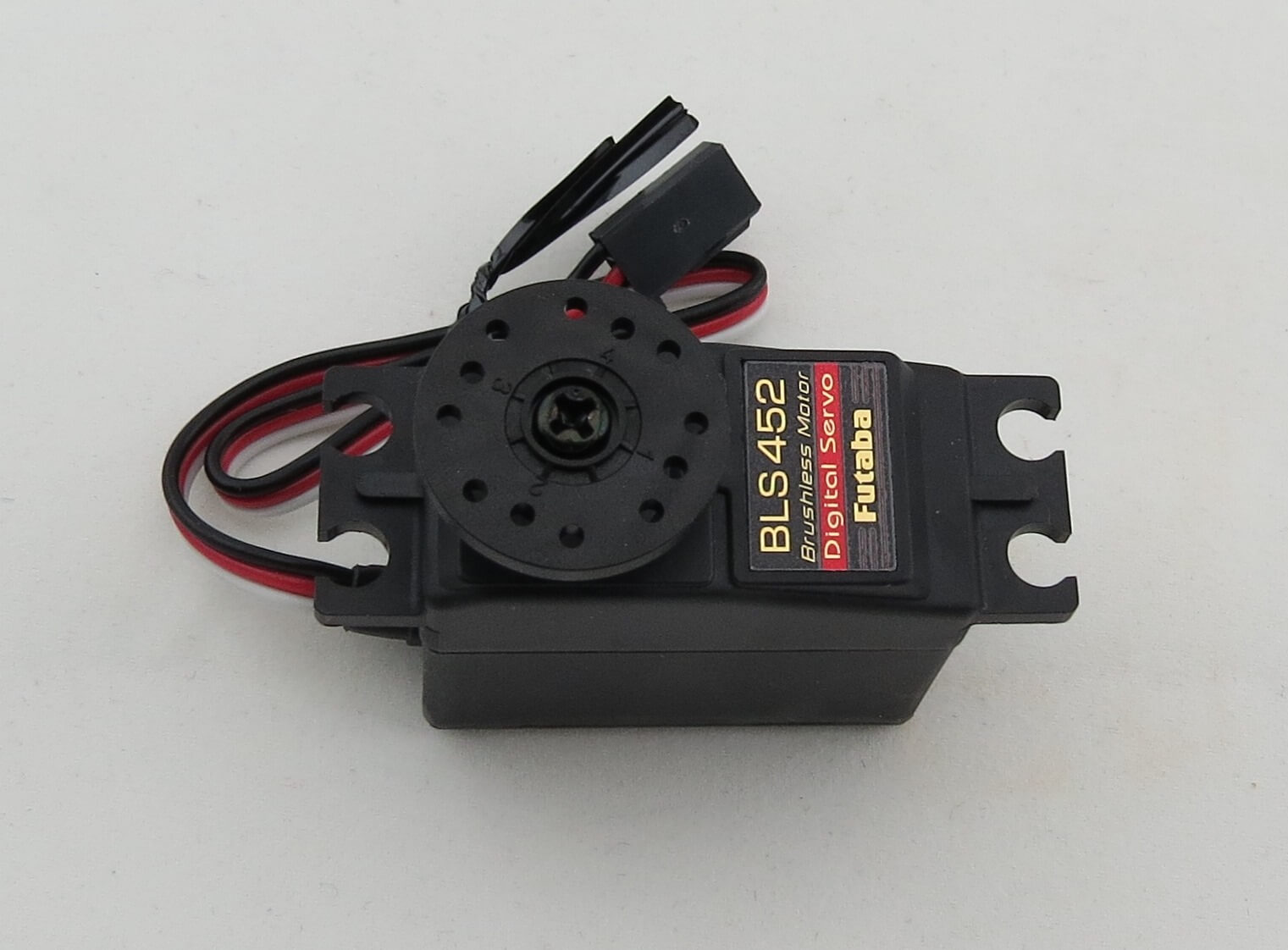 Servo Futaba BLS 452, Metall-Getriebe. Kräftiges Servo