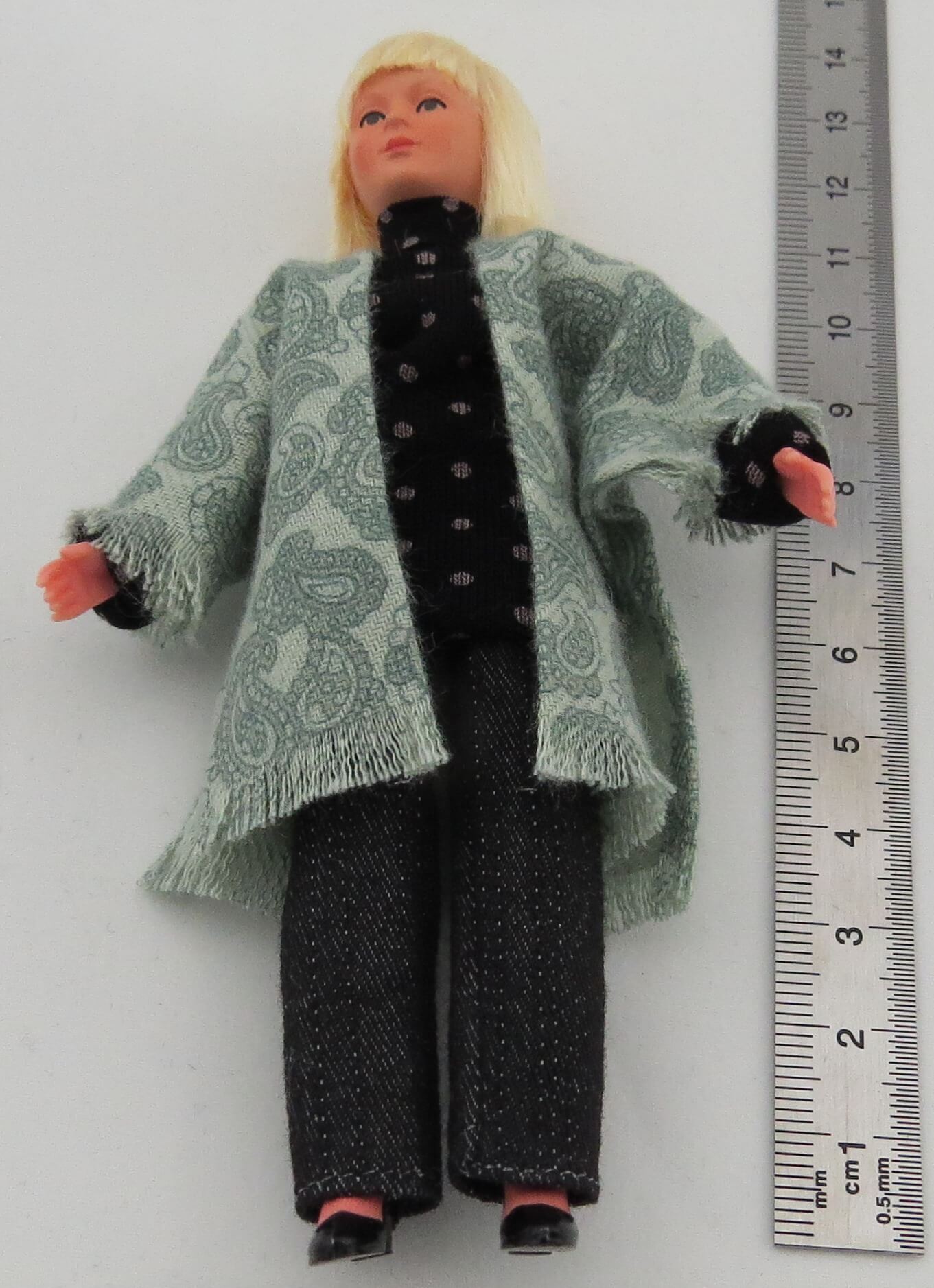 1x Biegepuppe FRAU ca. 13cm hoch mit hellblonden Haaren