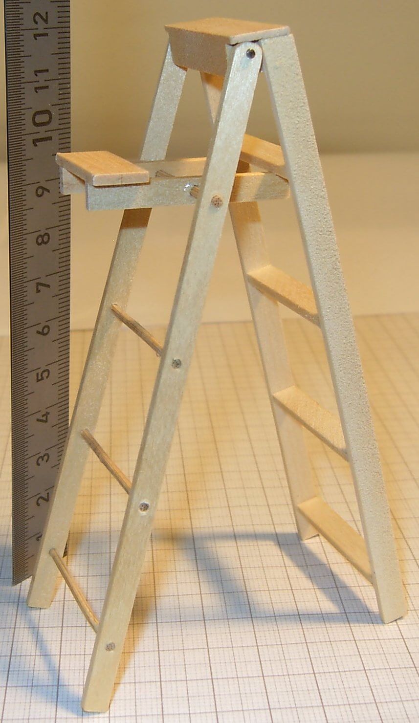 1 Holz-Bockleiter ca 12cm, mit Scharnier -Nagel, mit        