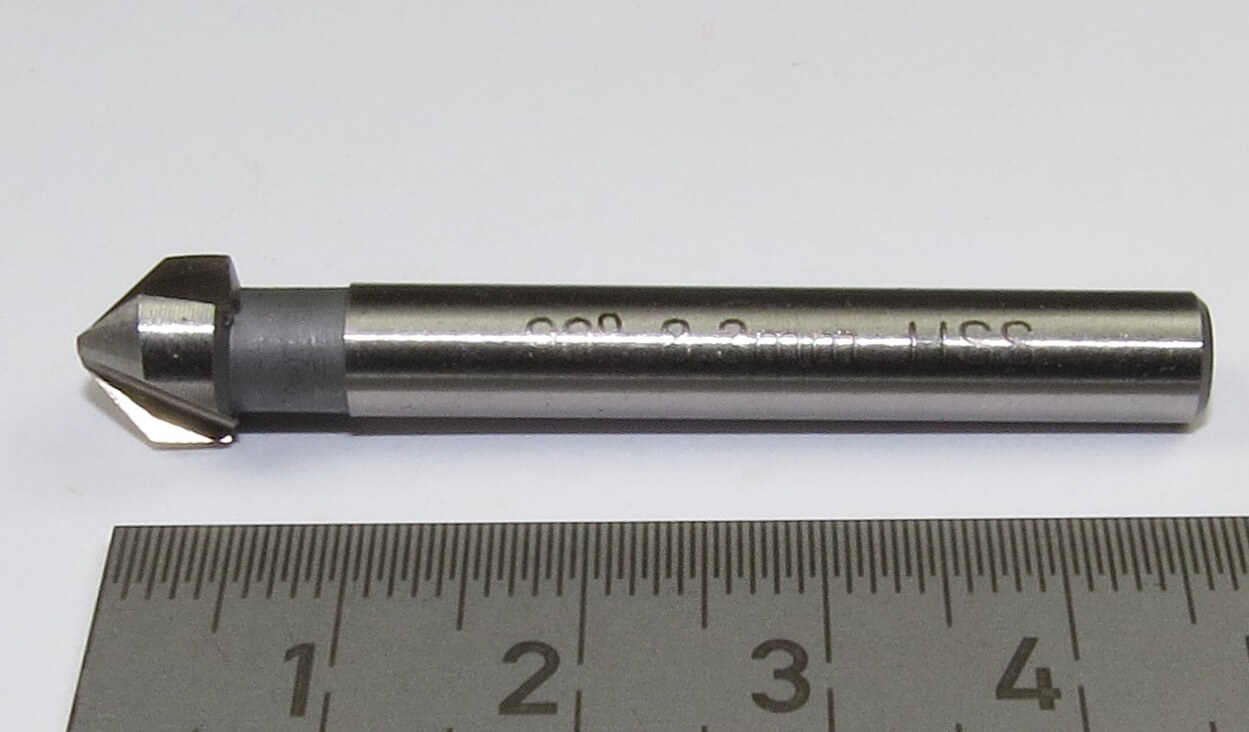 1 Kegelsenker 90° HSS 3-schneidig. Max. Durchmesser 8,3mm