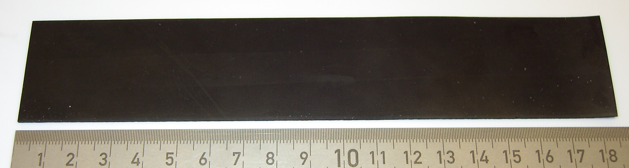 1 Schmutzlappen 185 x 35mm (B x H) ohne Text/Dekor          