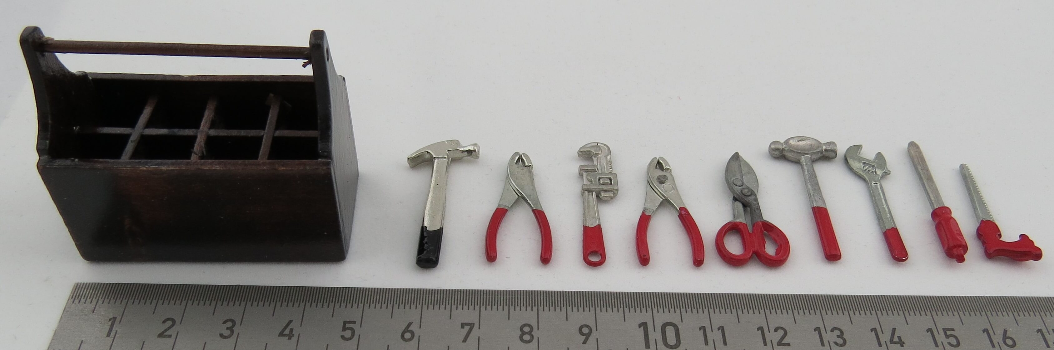 1x Werkzeugkiste 4,5cm lang m.8 Metall-  werkzeugen (ca