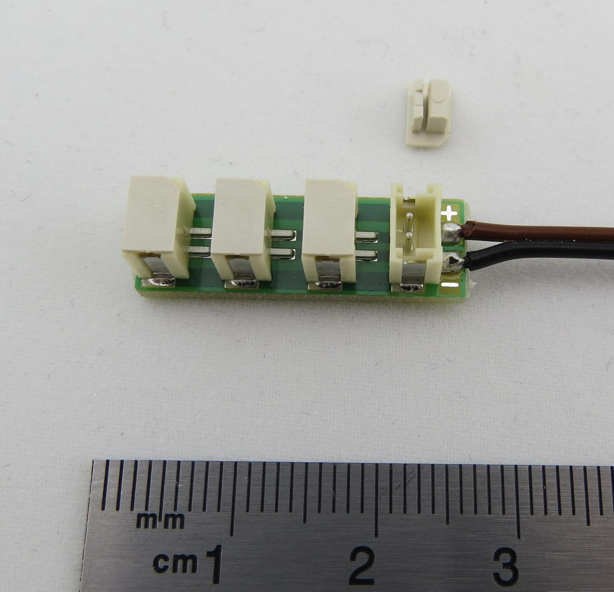 4-fach-Verteiler (Kingbus-System) mit 15cm Kabeln           
