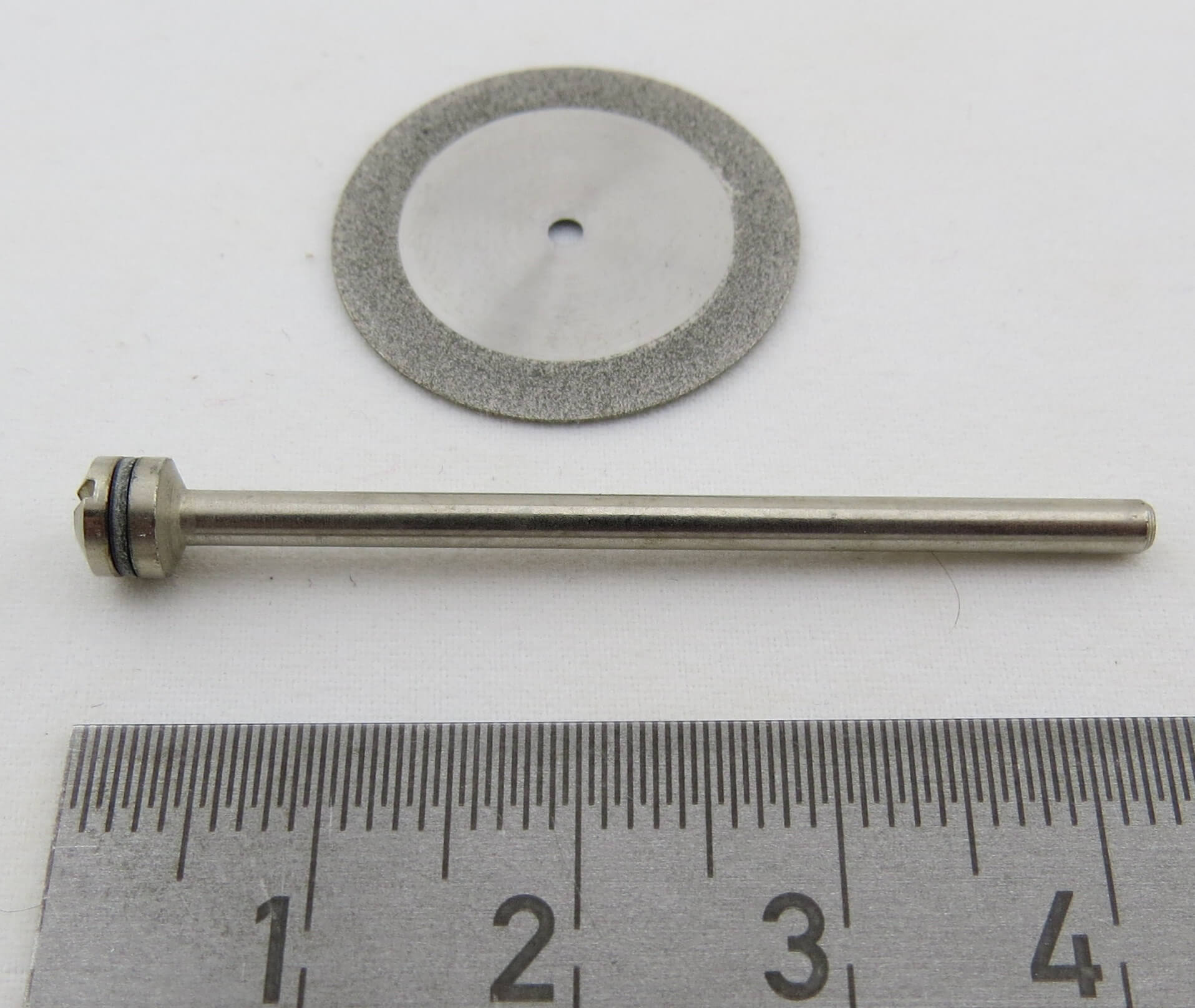 1 Diamant-Trennscheibe 22mm Durchmesser.  Ca. 0,3mm dick. Ge