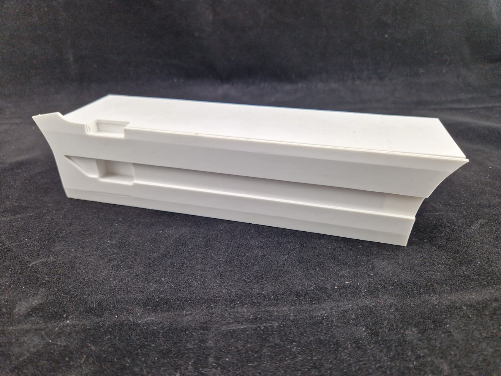 FineLine Staukisten Vorne im Volvo FH16 Look Hängerzug