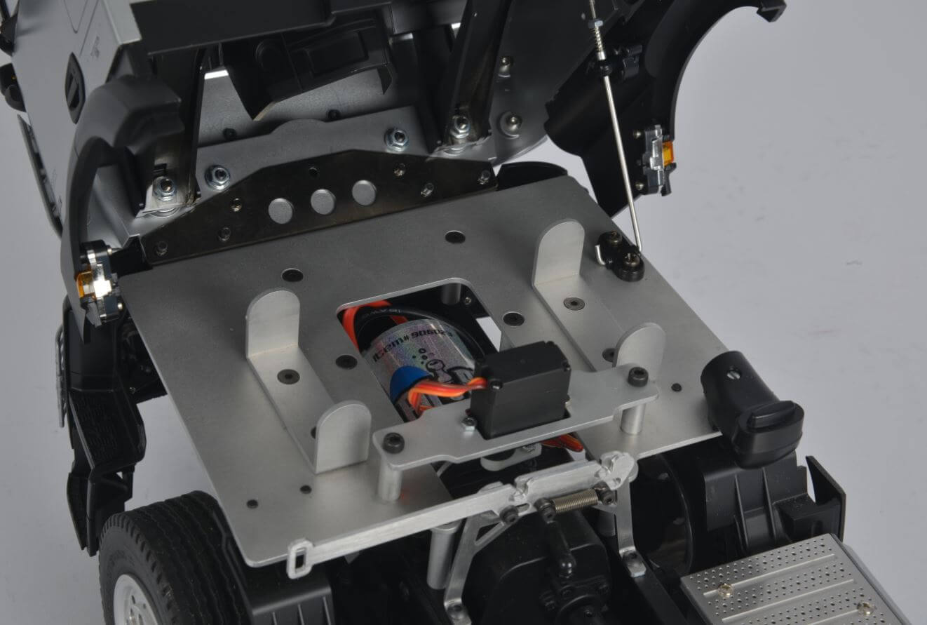 ALU-Grundplatte/Akkuhalter für MB Arocs von Tamiya