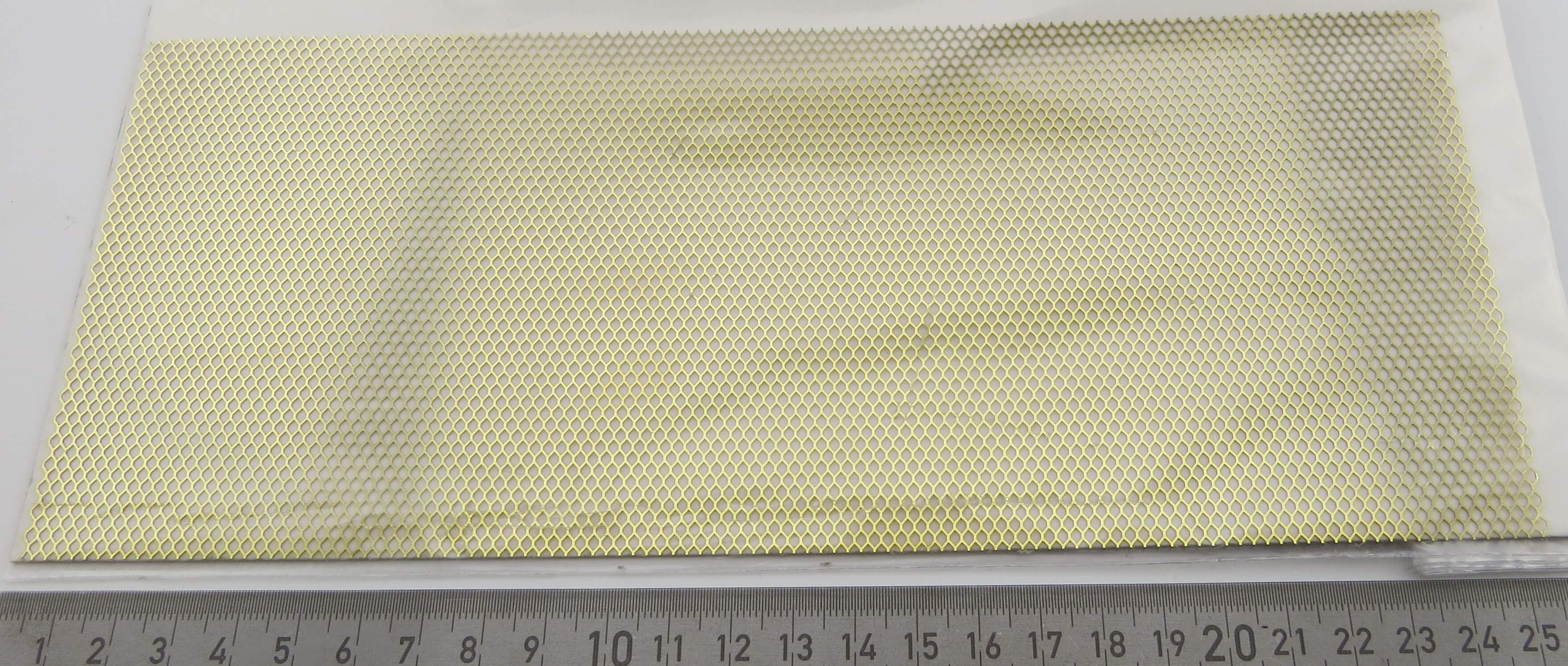 Trittblech 100x250mm Messing. (5735/04). Mit 6-kant-Löcher  