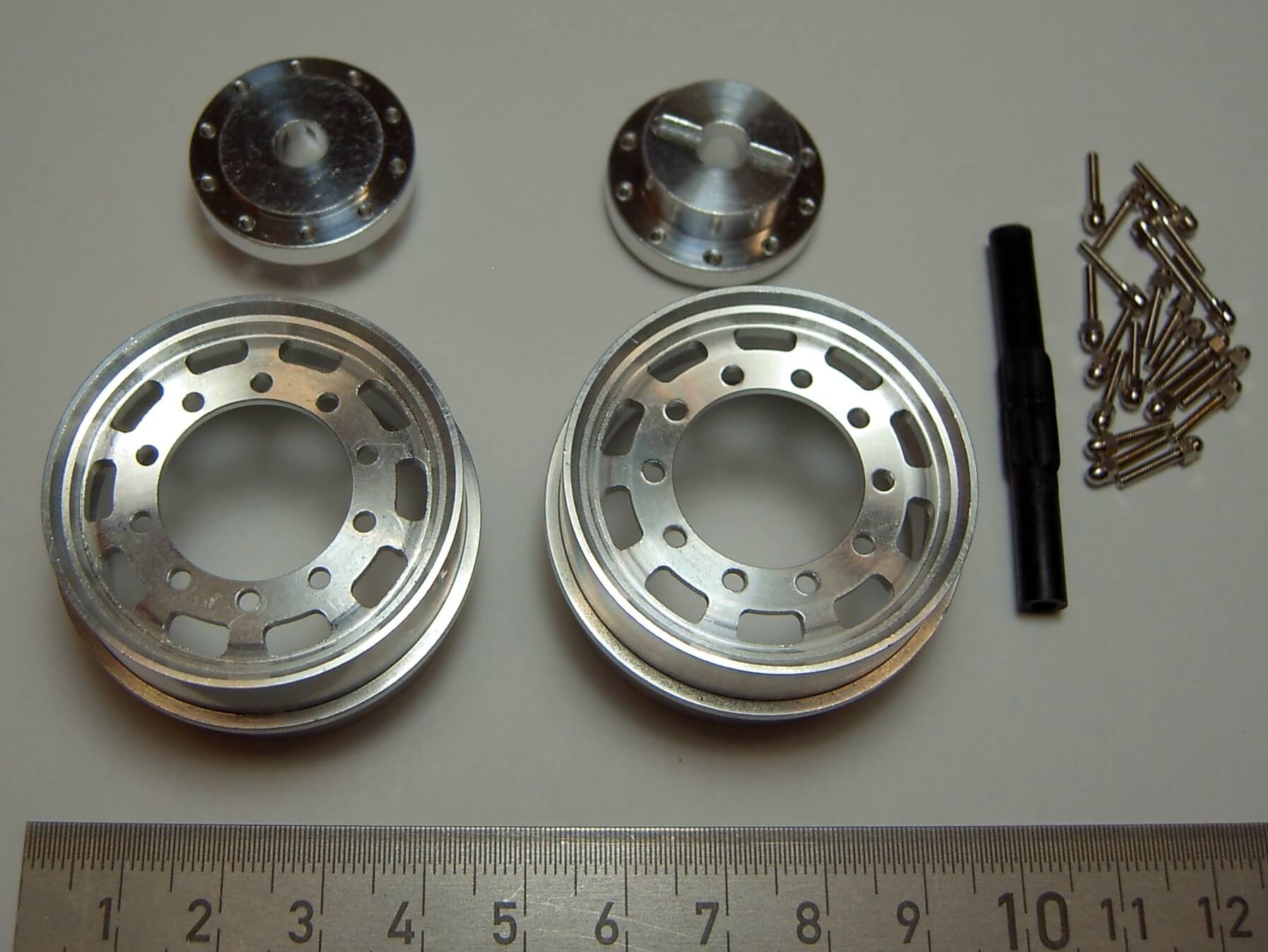 Alu Langlochbreitfelgen für angetriebene Vorderachse. (524) 