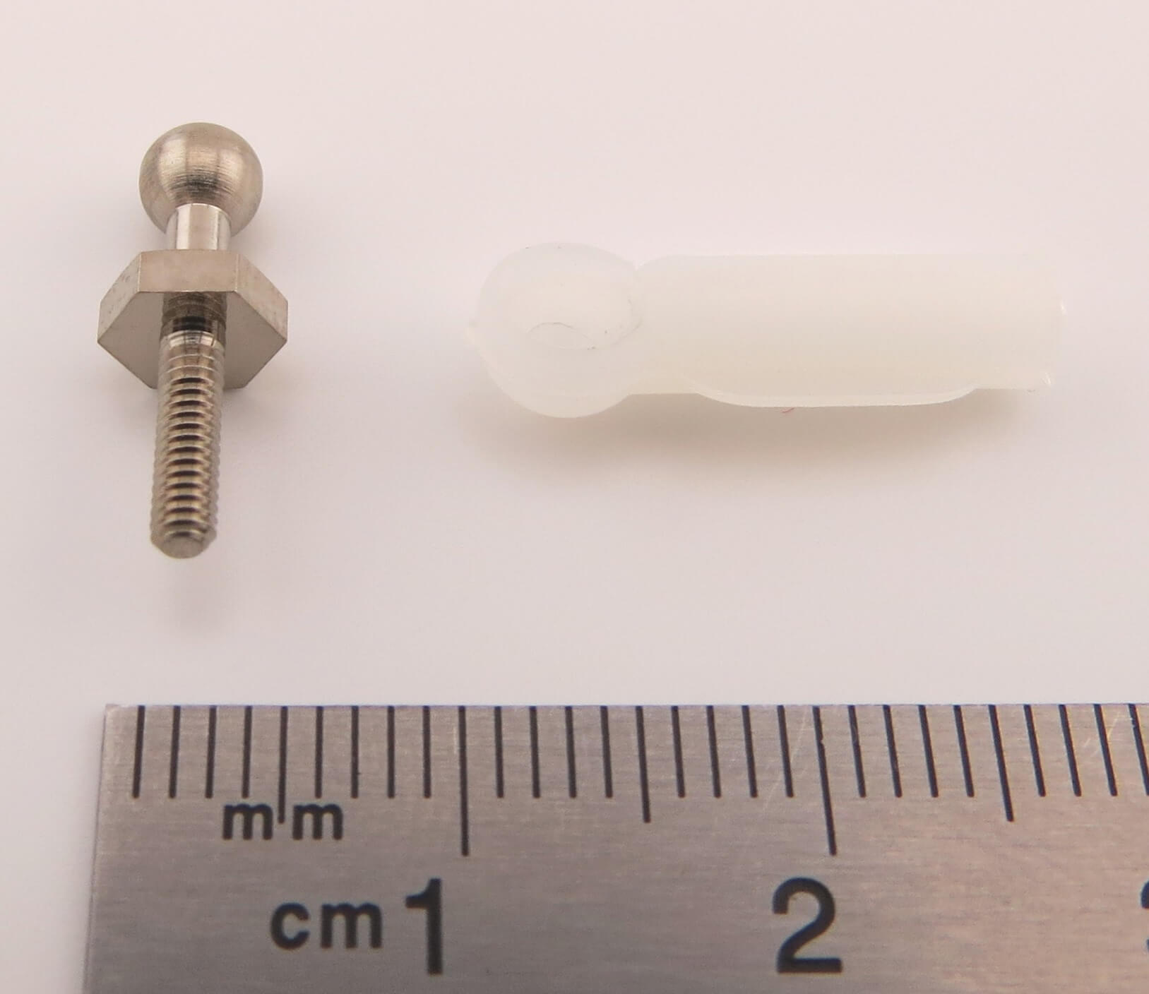 Kunststoff-Kugelkopf M2 Stehbolzen mit Sechskant M2 8/15mm h