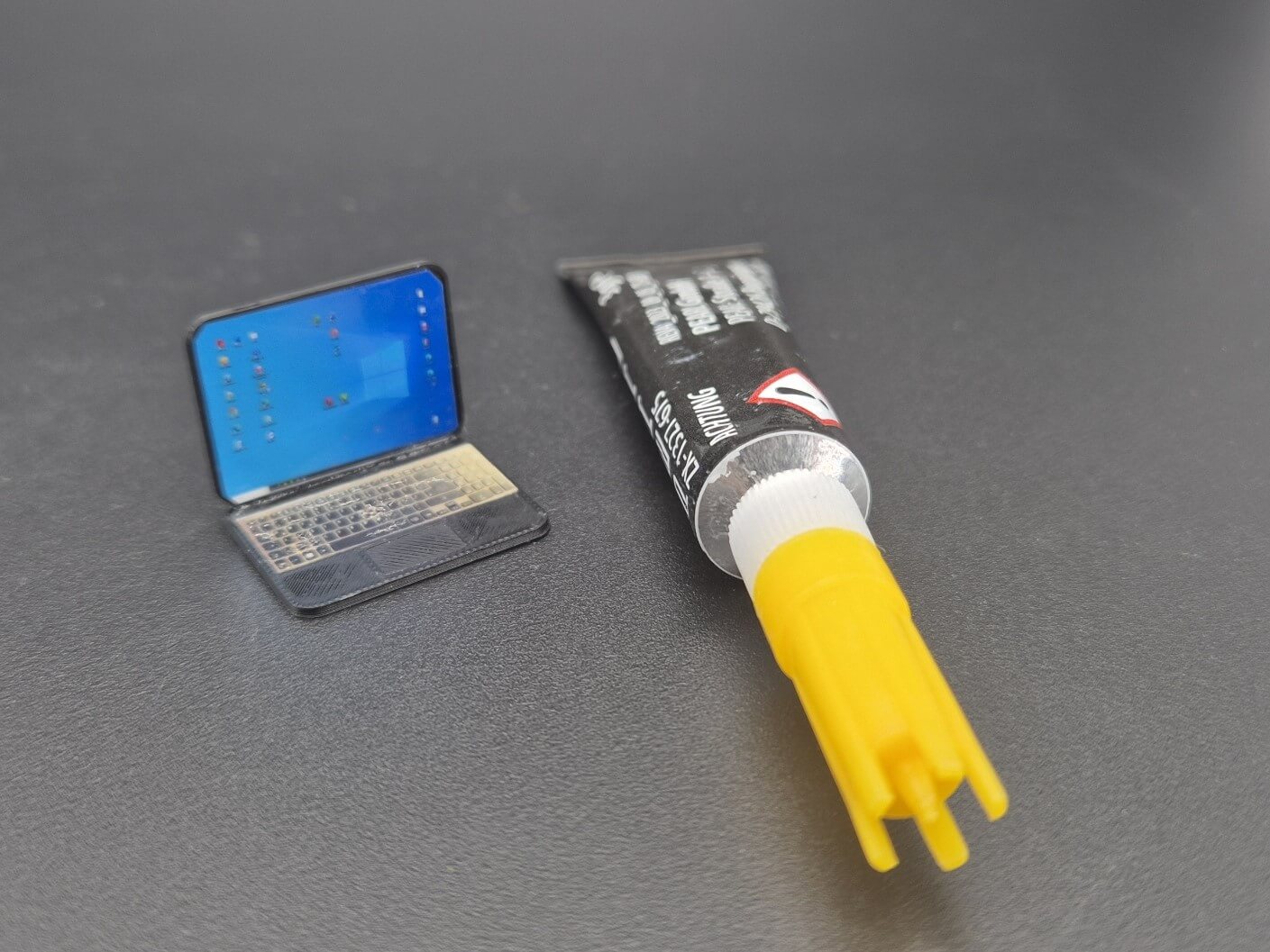 Laptop (Kunststoff), Bausatz. Schwarz ca.24x16mm