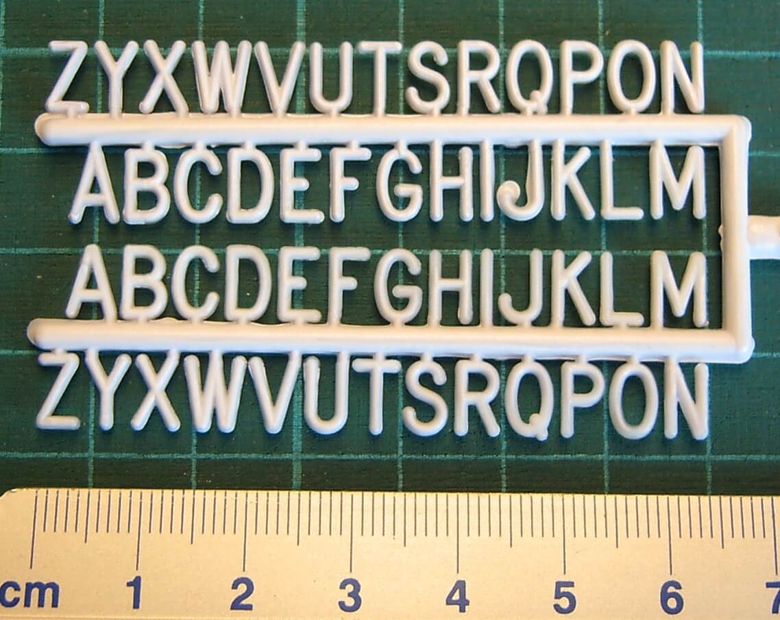 2 Sätze Buchstaben 8mm hoch, Kunststoff  weiß, A-Z (2x)     