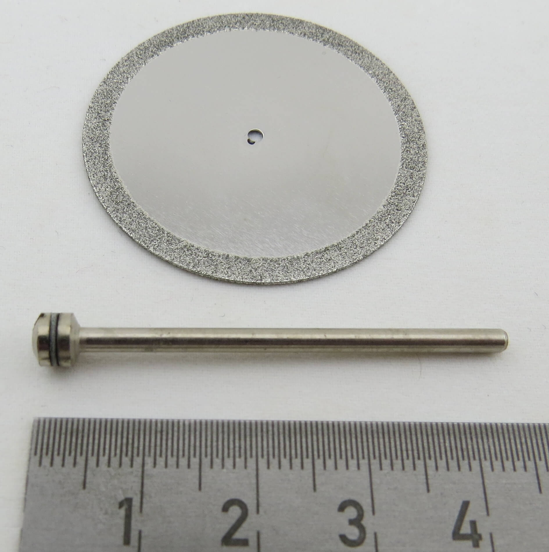 1 Diamant-Trennscheibe 37mm Durchmesser.  Ca. 0,5mm dick. Ge