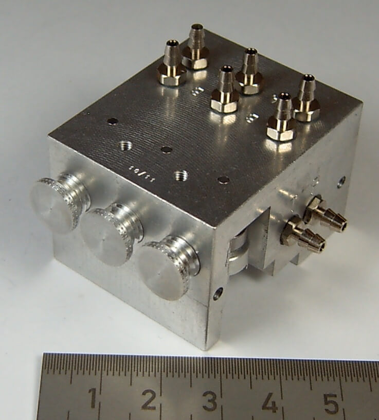 1 Hydraulik-Steuerventil 3-fach, bis 10bar. Maße (ohne