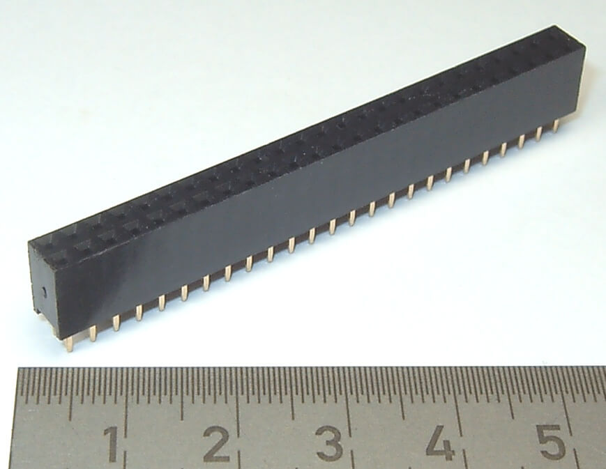 1 Stiftleiste 50-polig (2x25), gerade Kontakte. BUCHSEN