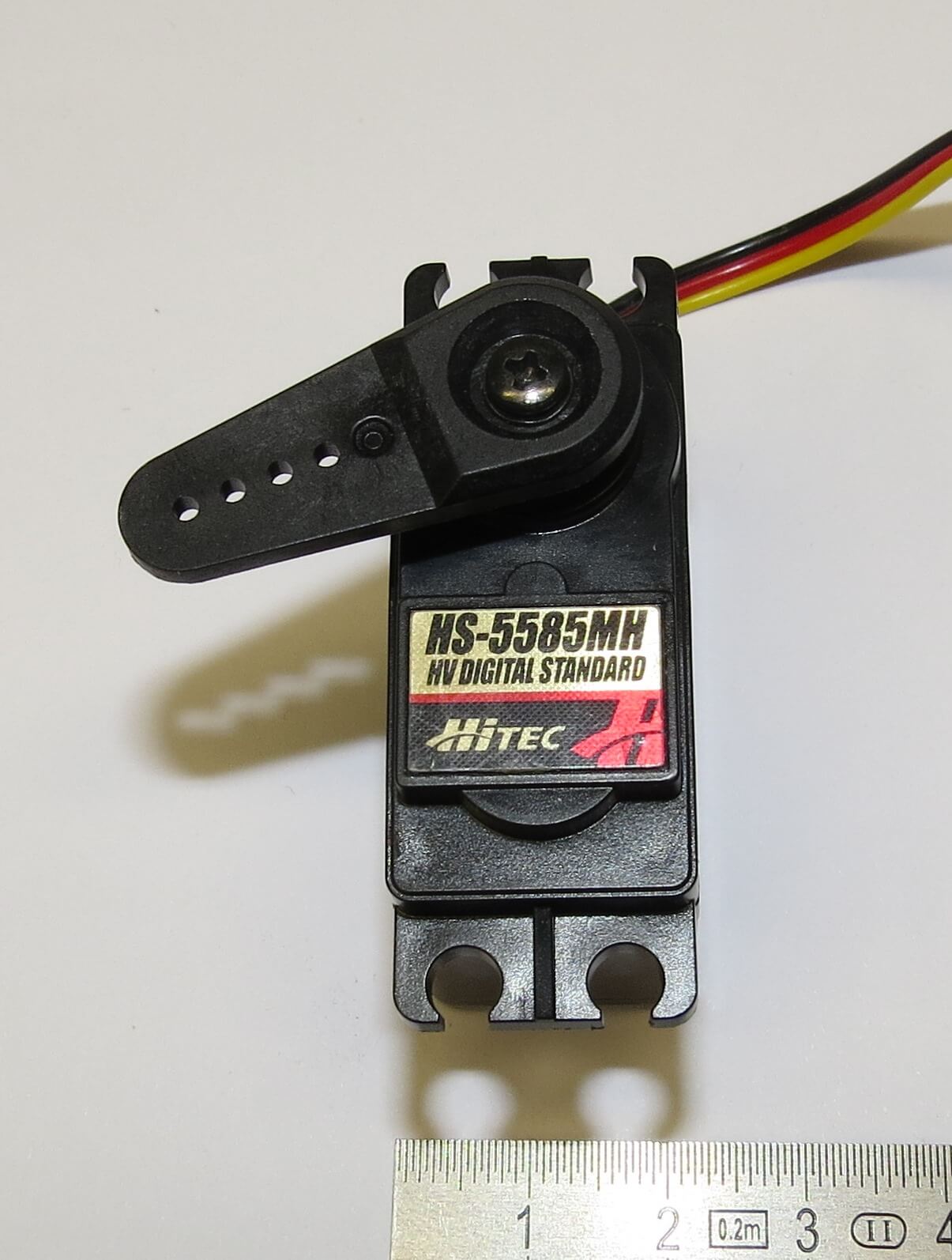 1 Servo HS-5585MH (Hitec). Kräftiges Digital-Servo. Maße:   