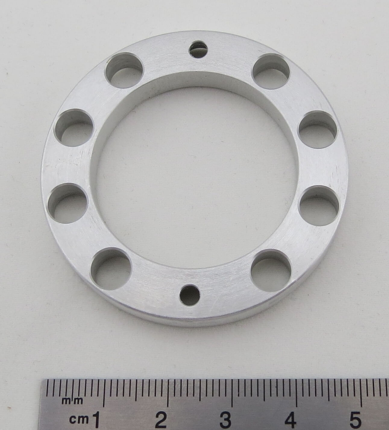 Mutternschutzring Alu, 1 Stück. M1:8.    Geeignet für Felgen