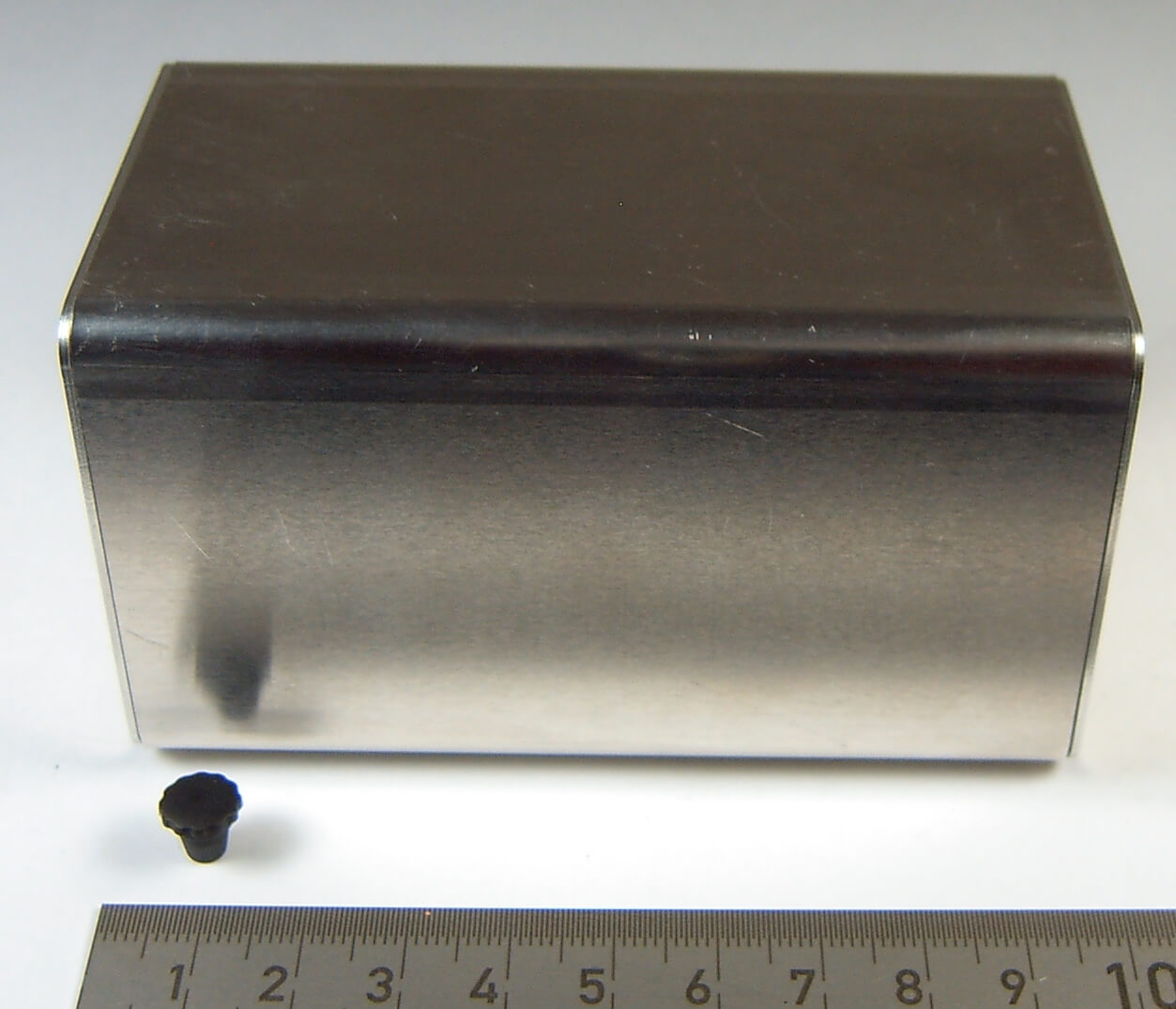 1 Alu-Tank, (Tank-Attrappe) 100x55x55mm. Beide Seitendeckel