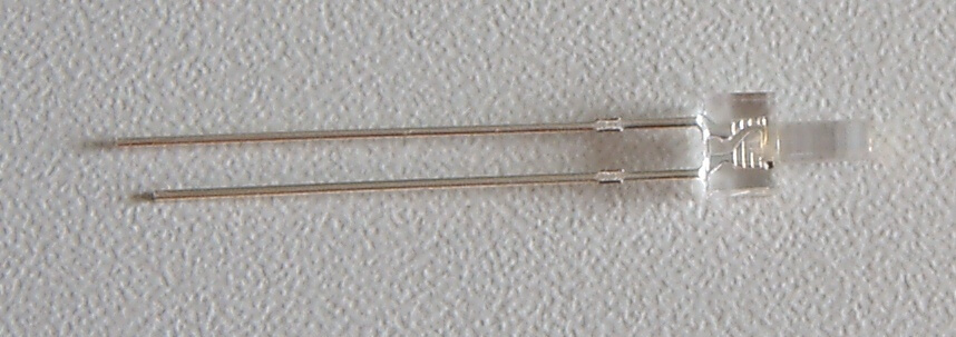 LED warmweiss 2,0mm, glasklares Gehäuse, bedrahtet,