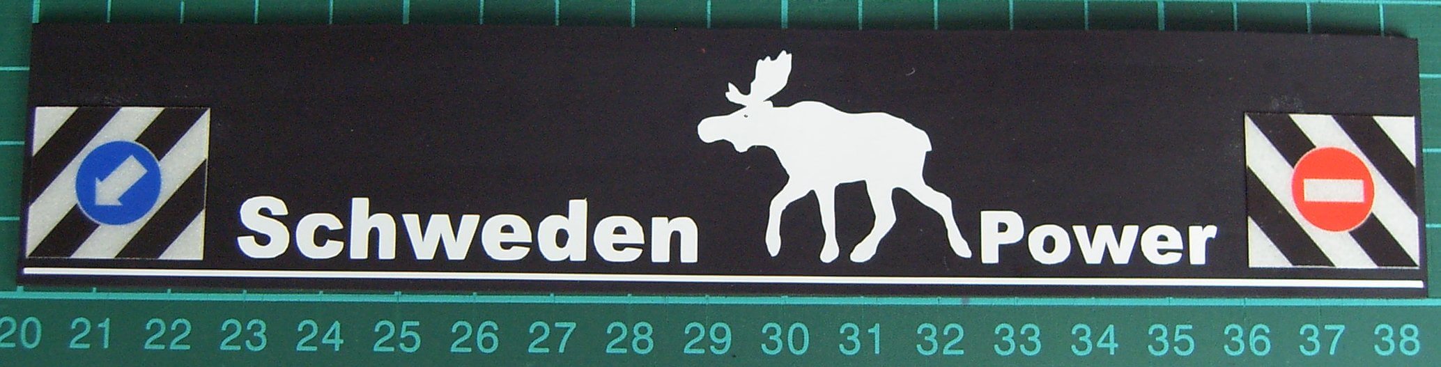 1 Schmutzfänger Nr.21 ca. 185x35x1mm mit geplottetem Dekor  