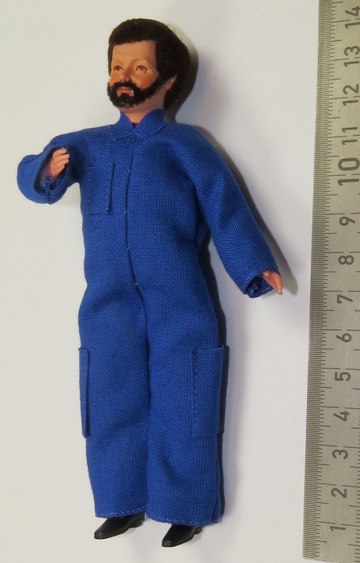 1 Biegepuppe Arbeiter, ca. 14cm hoch mit  blauem Overall